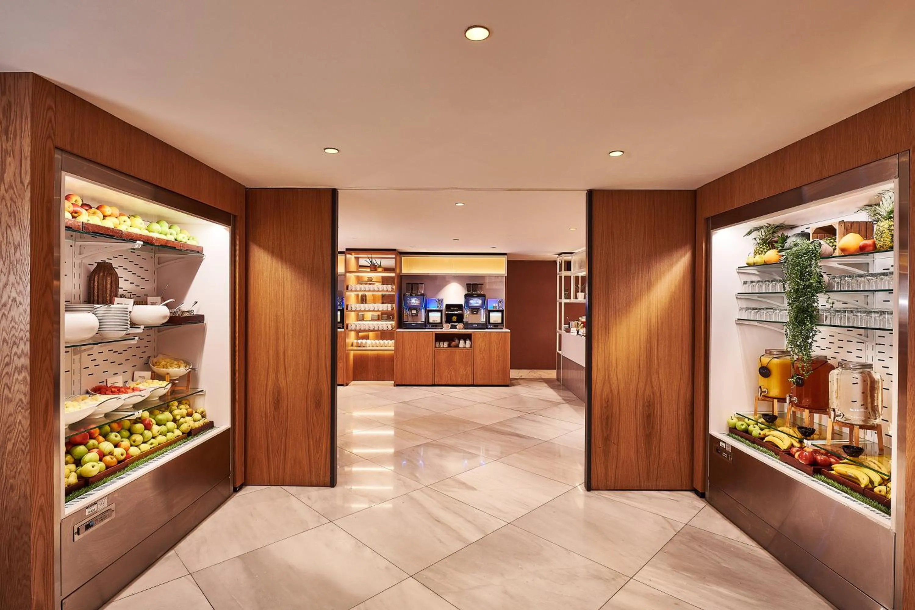 Restaurant/places to eat in The Level at Melia White House