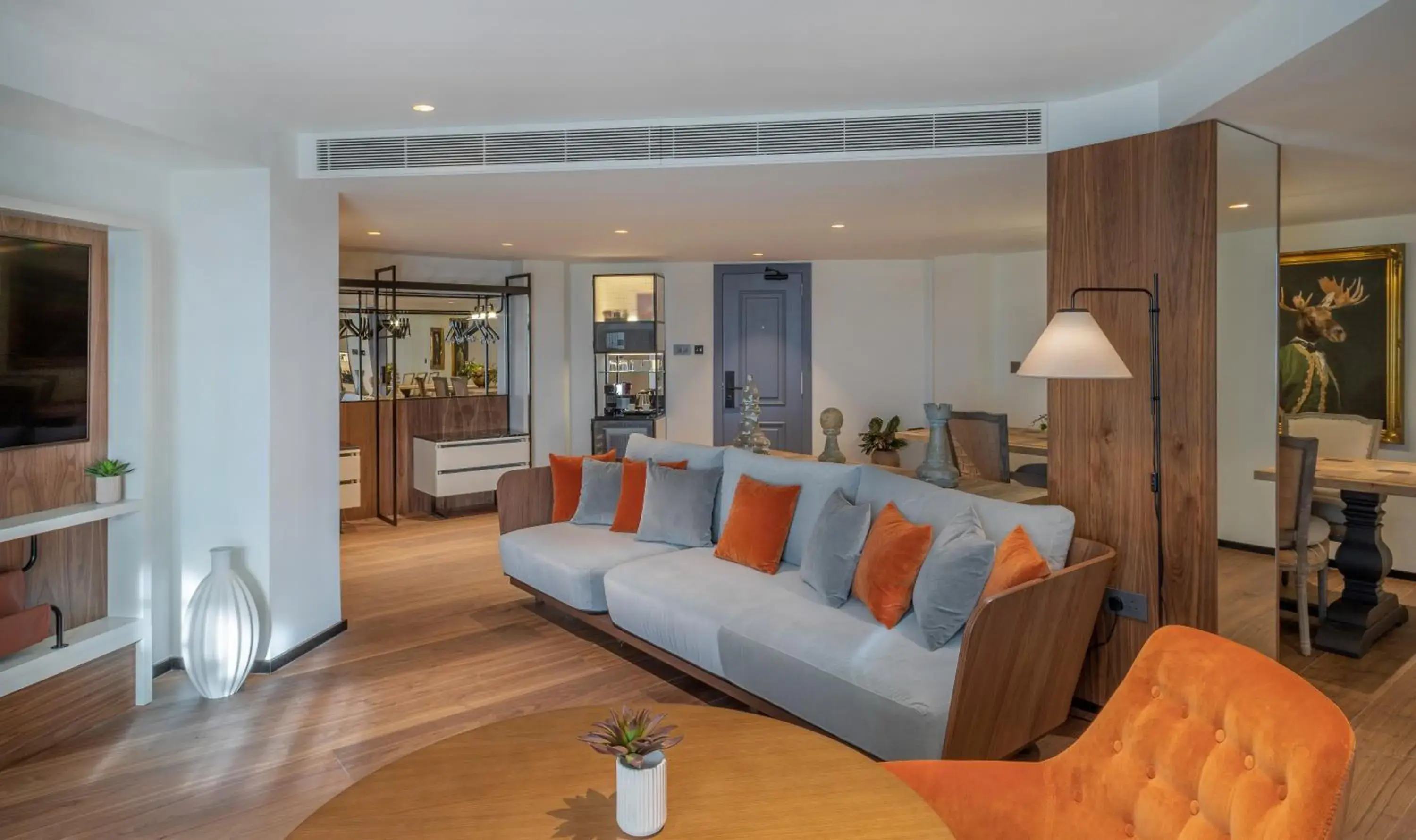 The Level Two-Bedroom Suite with Executive Lounge Access in The Level at Melia White House The Level Two-Bedroom Suite with Executive Lounge Access in The Level at Melia White House