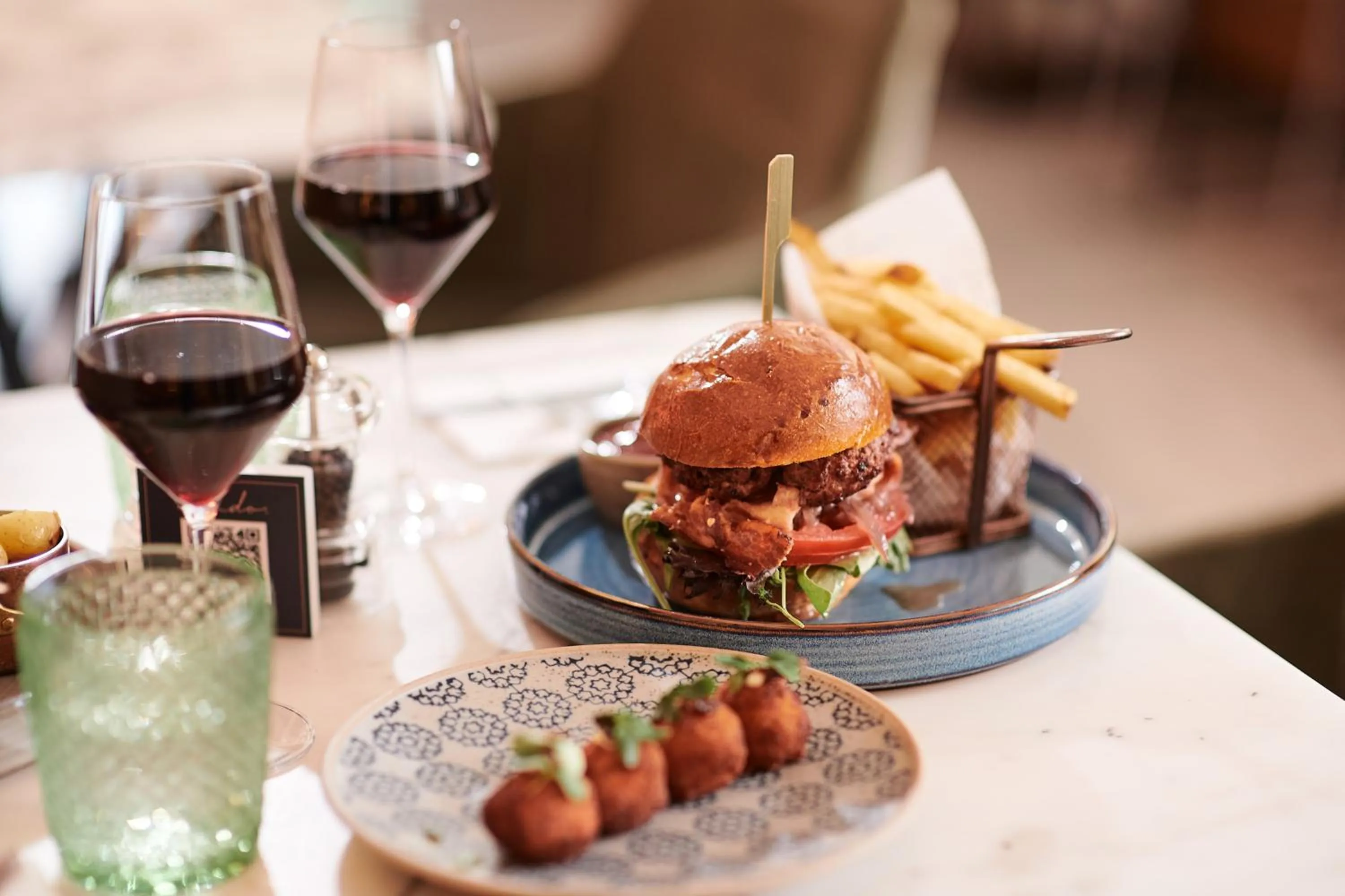 Restaurant/places to eat in The Level at Melia White House