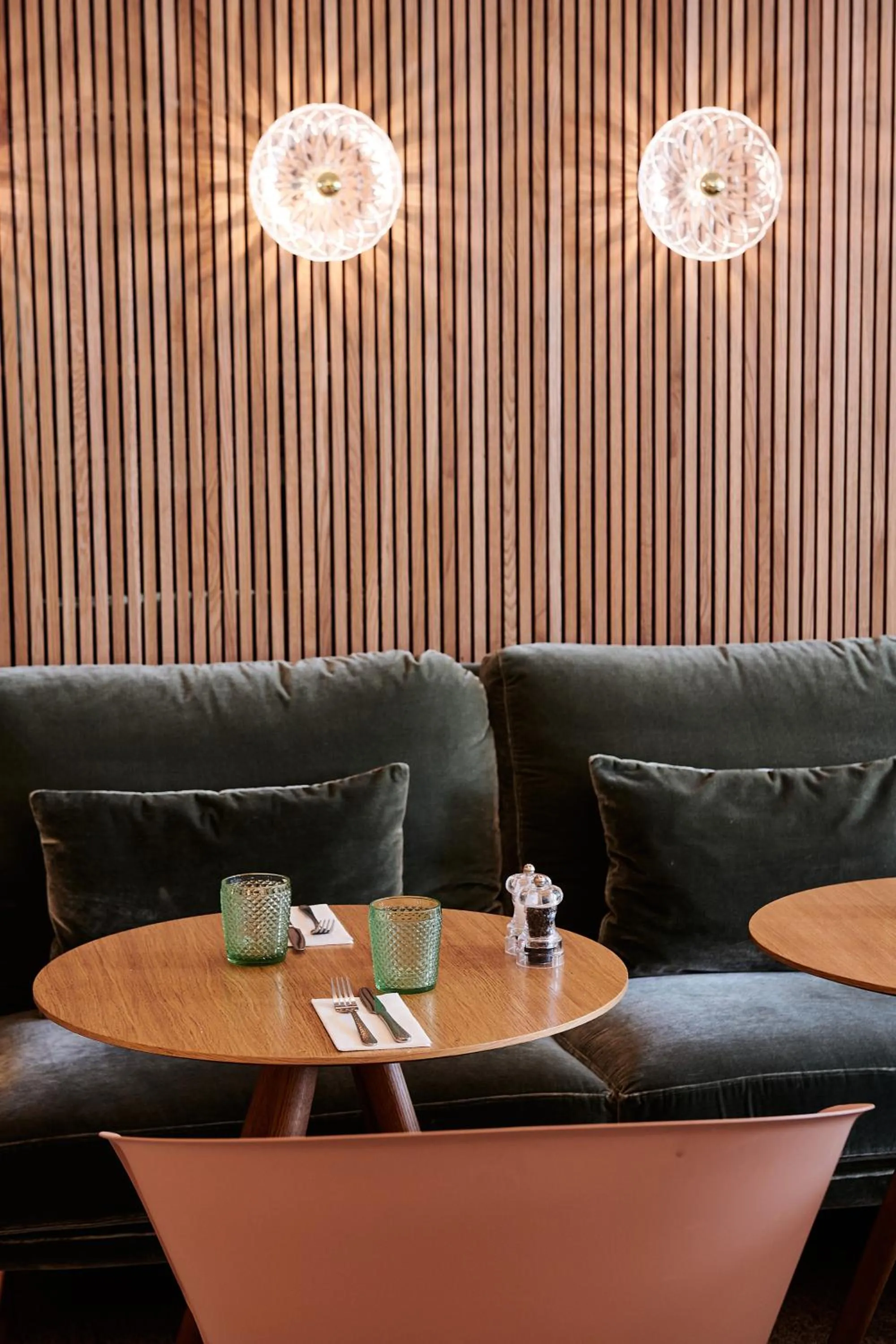 Restaurant/places to eat in The Level at Melia White House