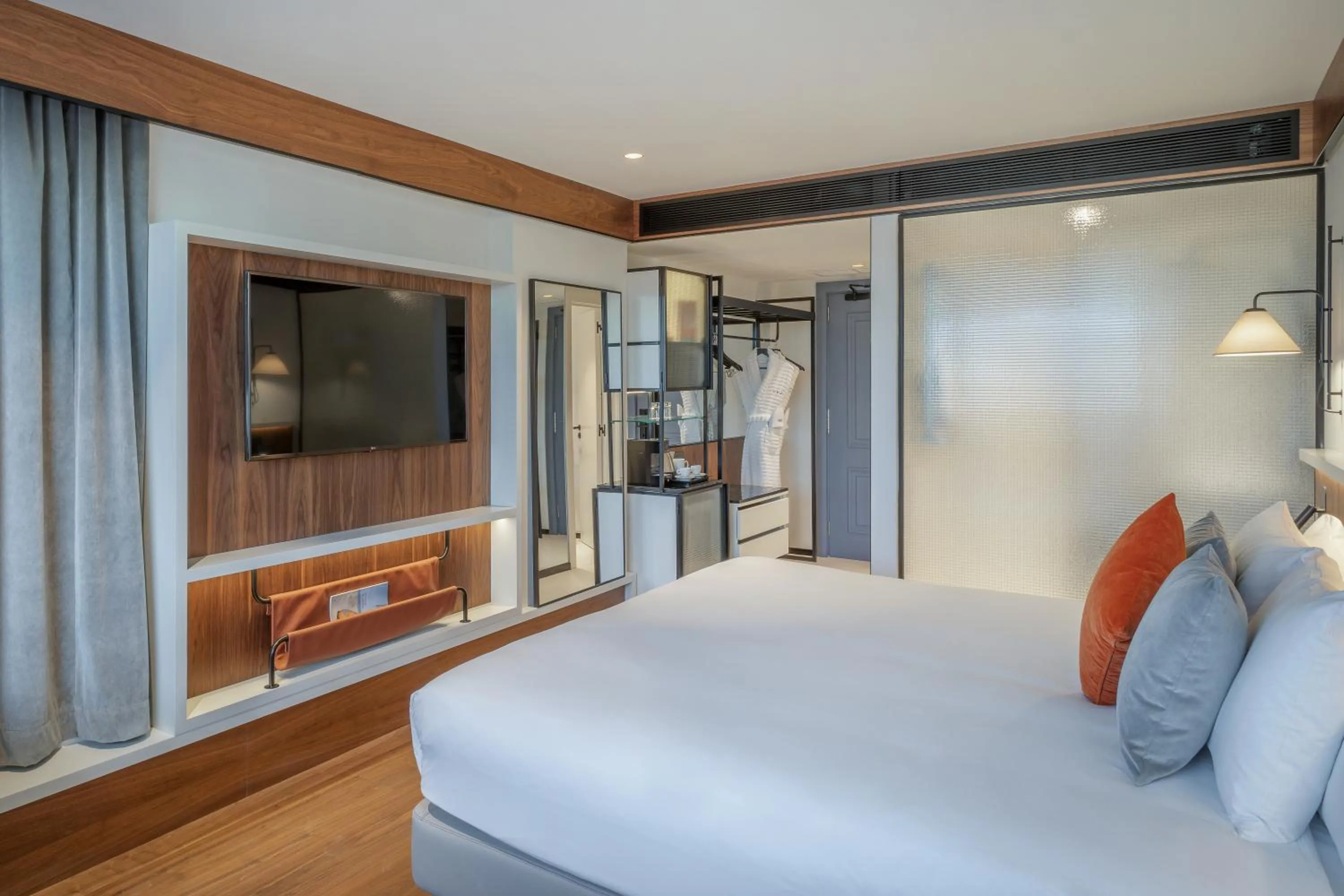 Communal lounge/ TV room, Bed in The Level at Melia White House