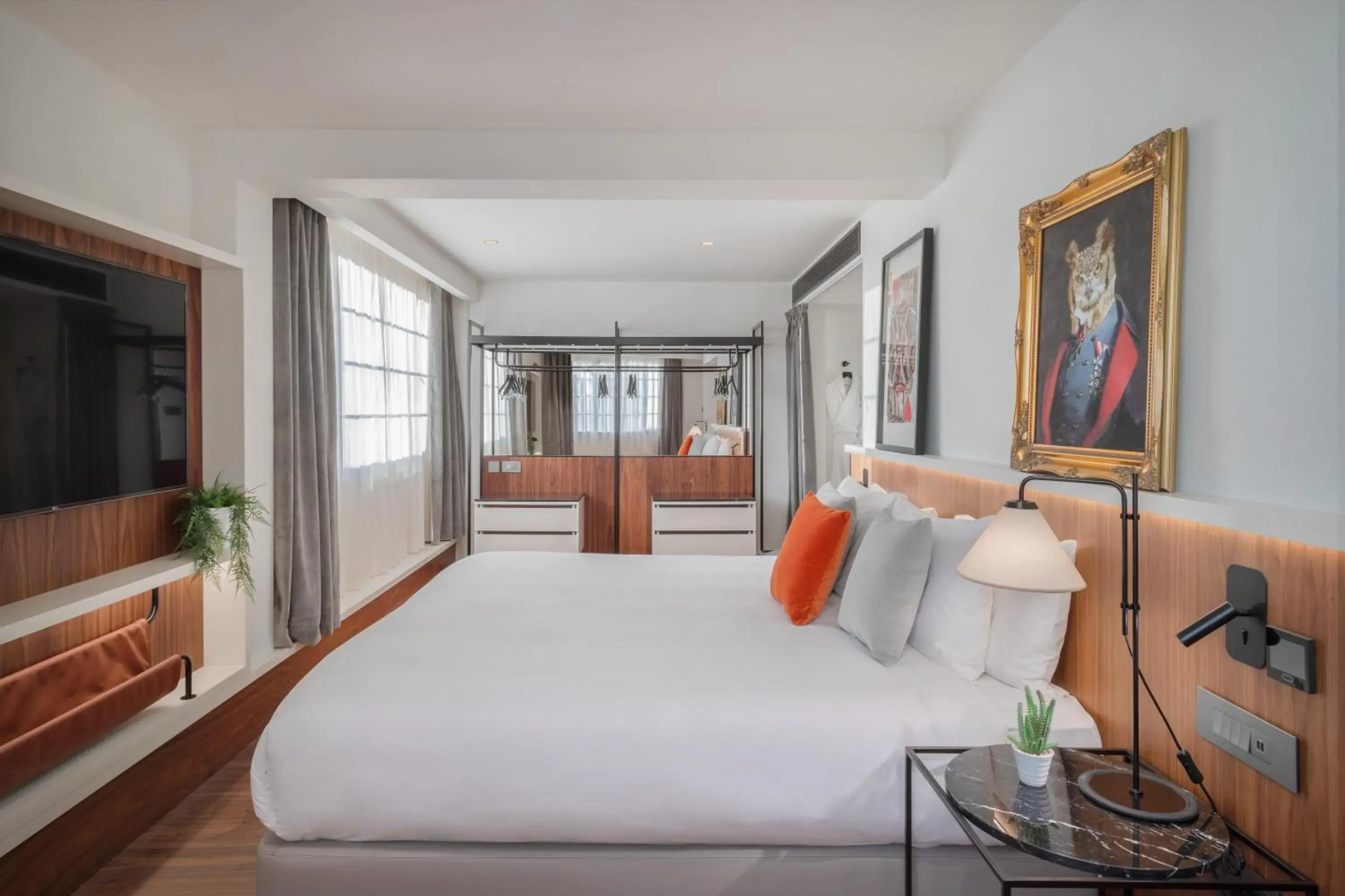 TV and multimedia, Bed in The Level at Melia White House TV and multimedia, Bed in The Level at Melia White House