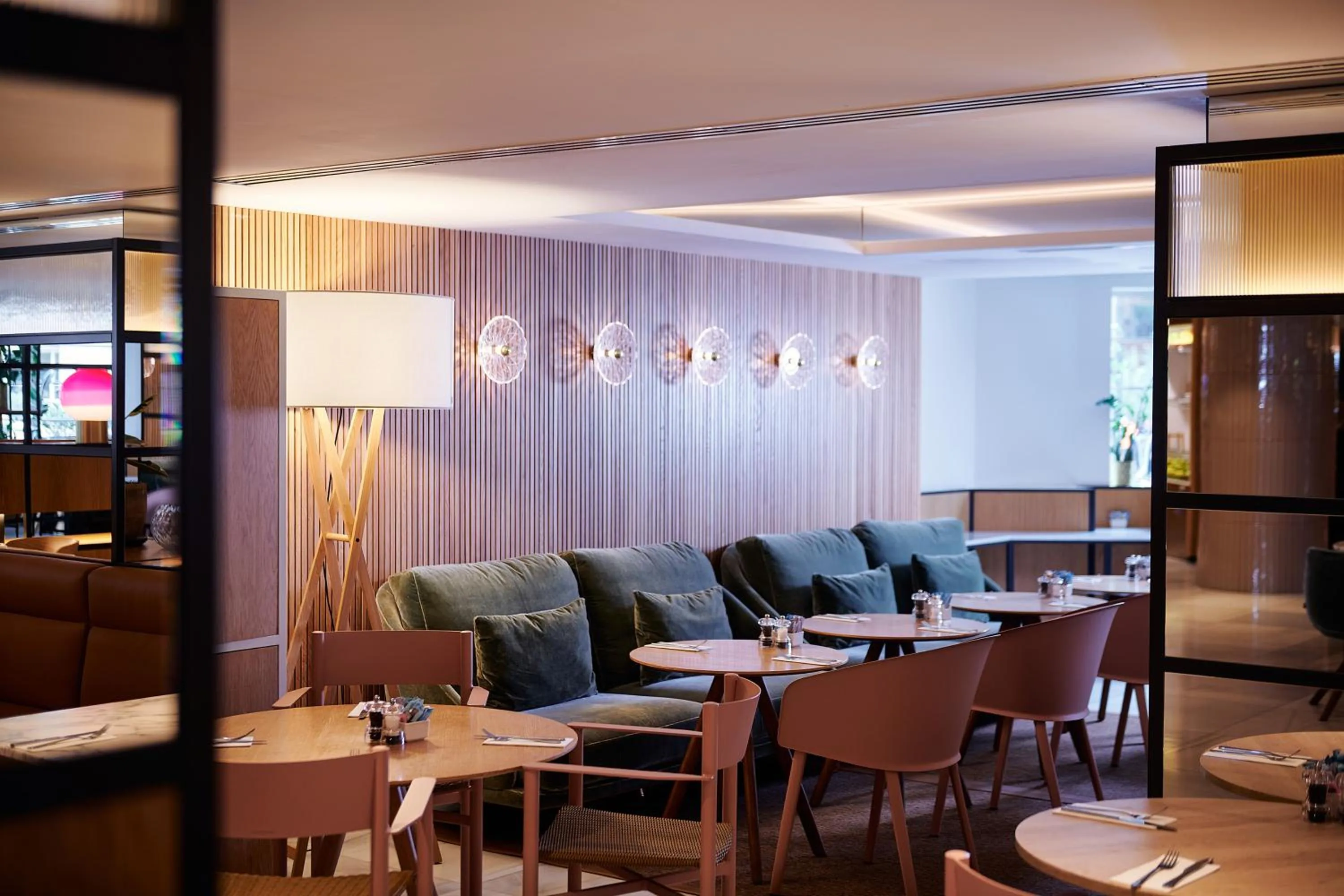 Restaurant/places to eat in The Level at Melia White House