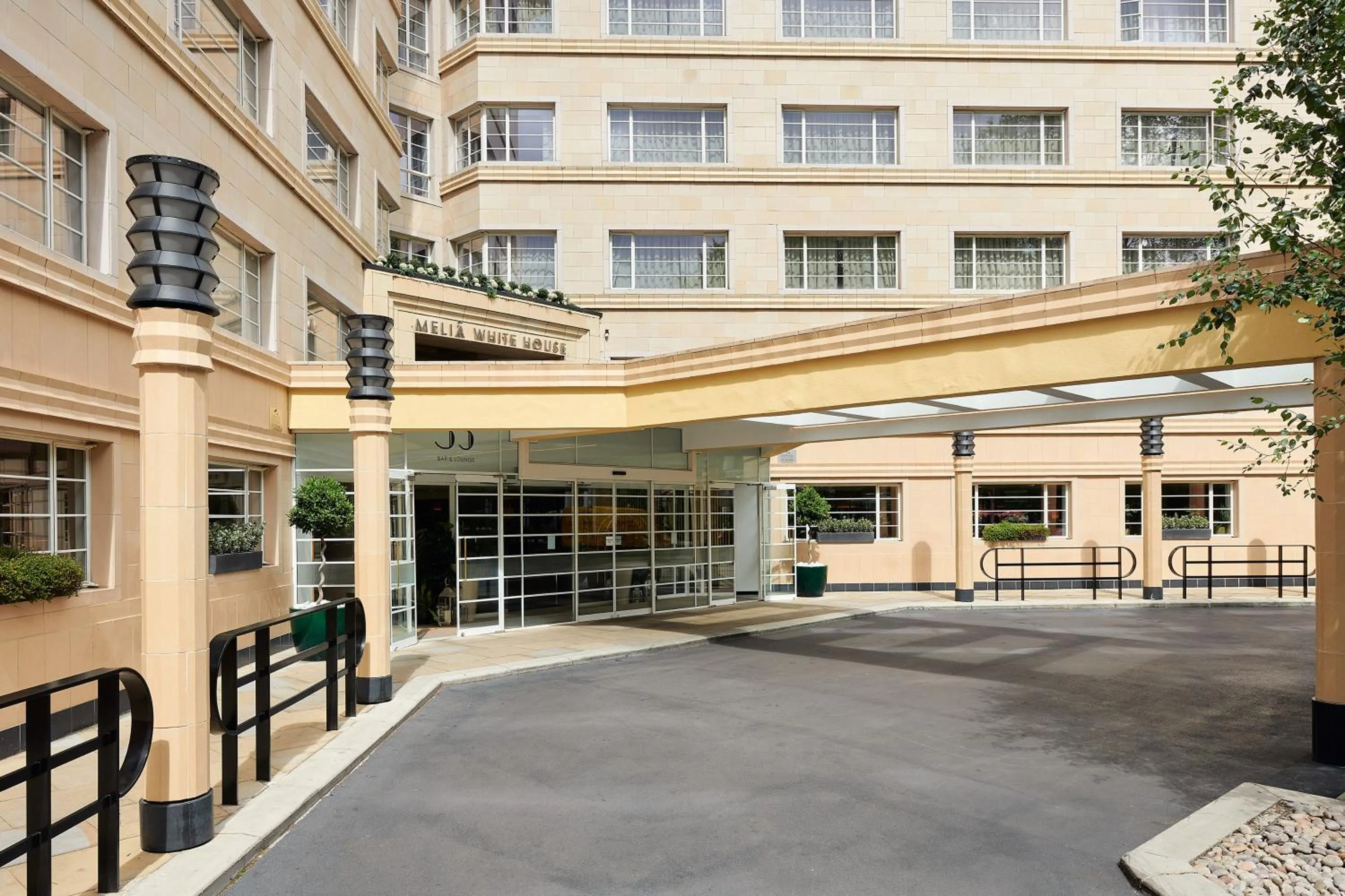 Facade/entrance in The Level at Melia White House