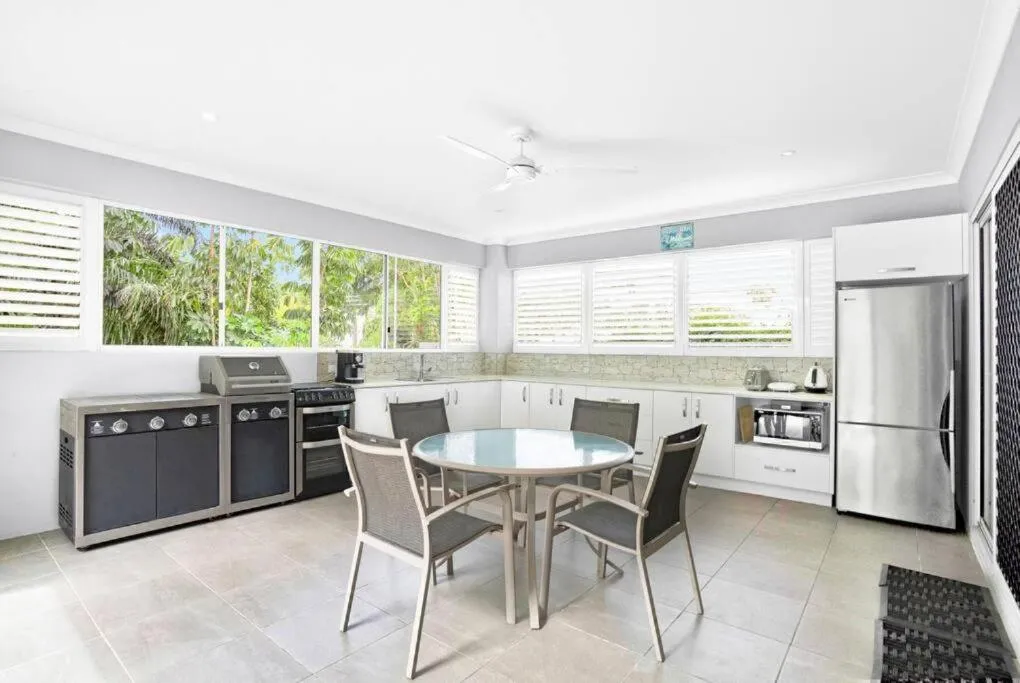 Palm Cove Studio Apartments