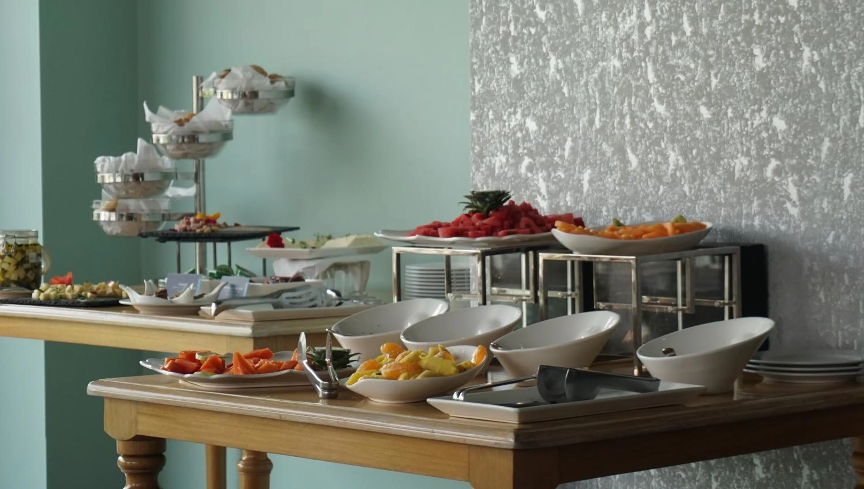 Buffet breakfast in Quo Quality Hotel