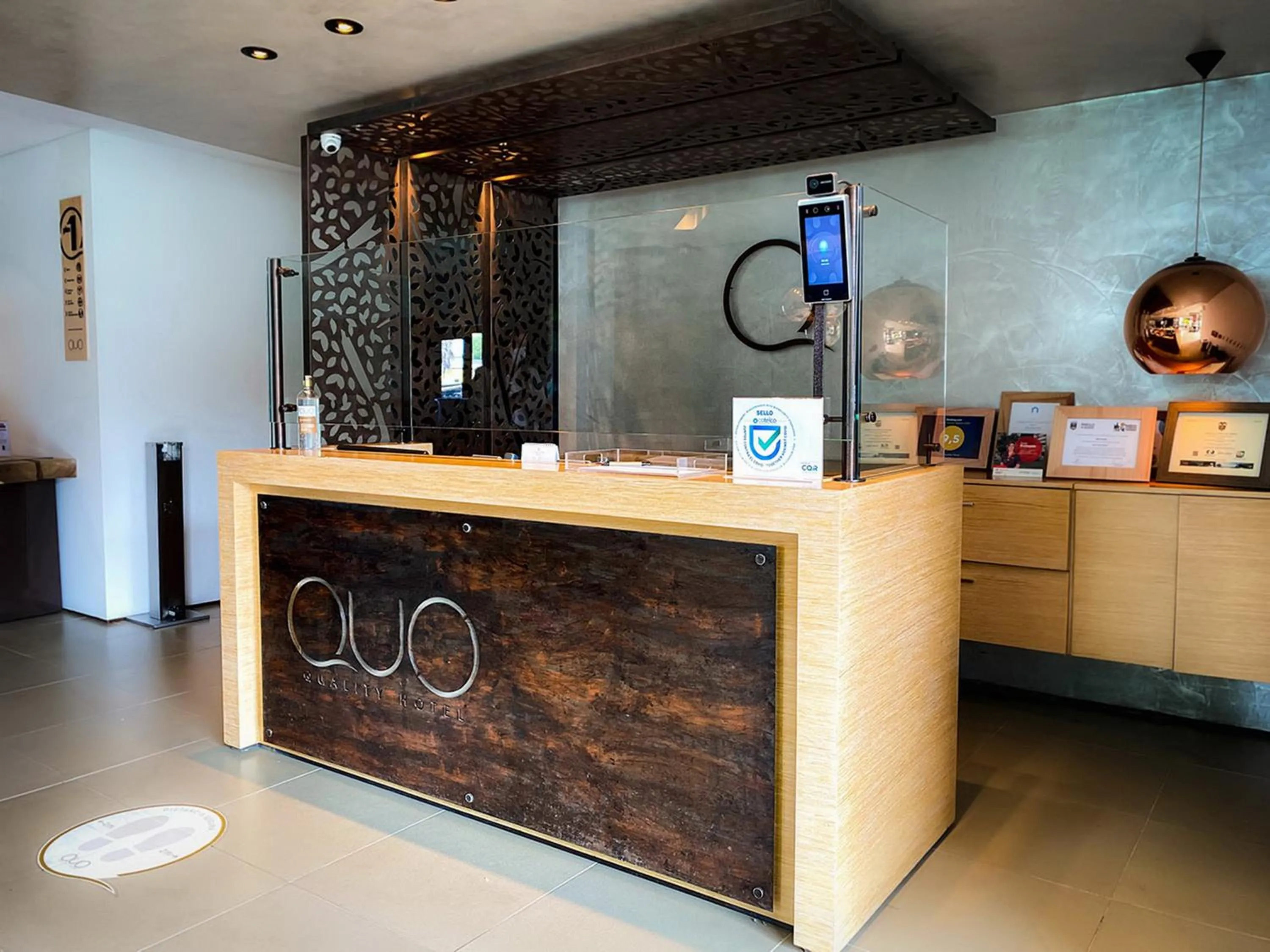 Toilet in Quo Quality Hotel