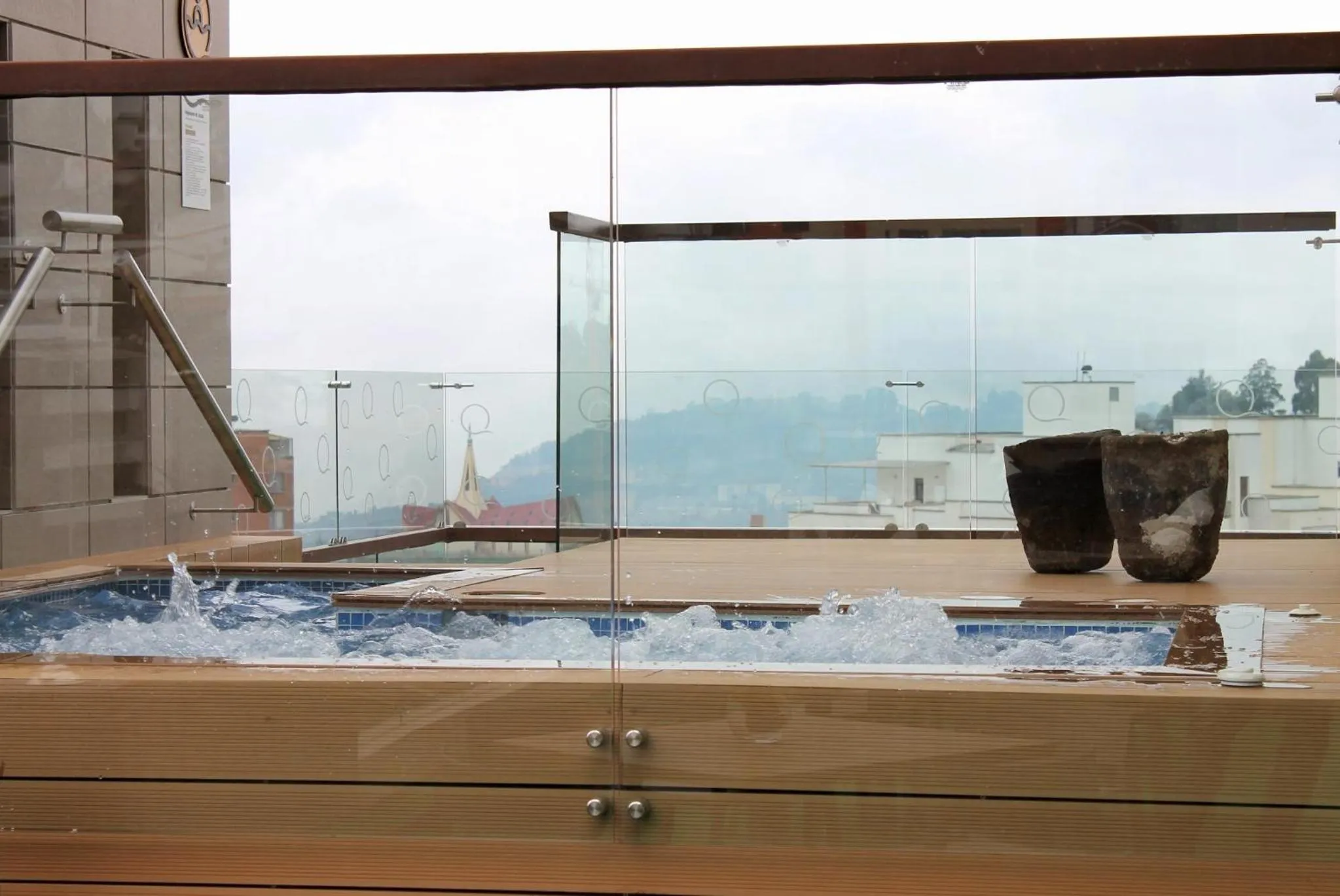 Hot Tub in Quo Quality Hotel