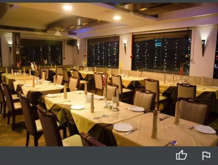 Restaurant/places to eat in Hotel Baidyanath