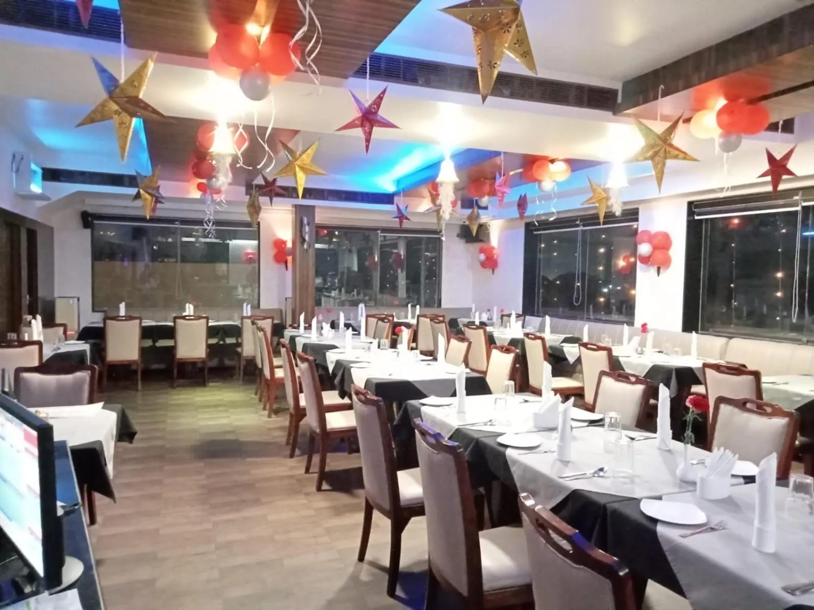 Restaurant/places to eat in Hotel Baidyanath