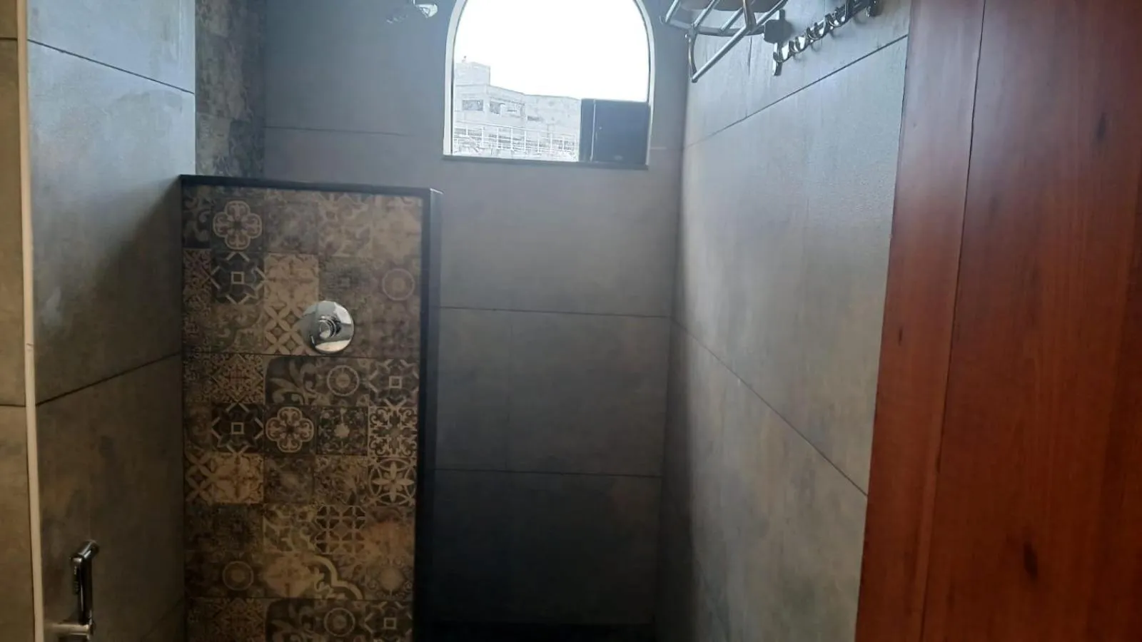 Shower in PPH Living Rajathagiri Palace Premium Rooms