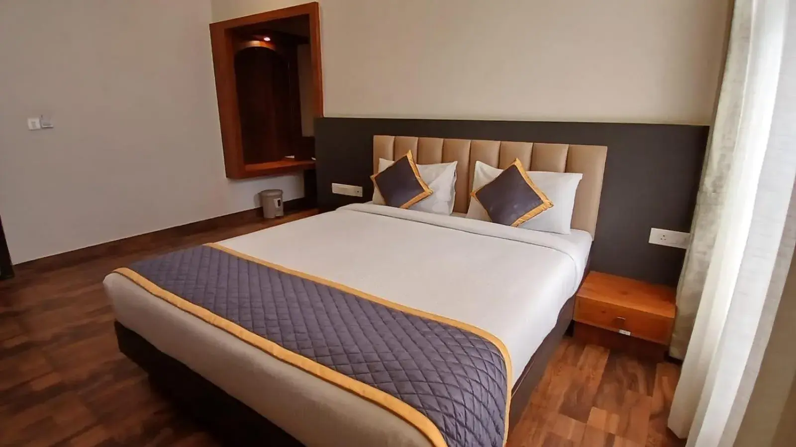 PPH Living Rajathagiri Palace Premium Rooms PPH Living Rajathagiri Palace Premium Rooms