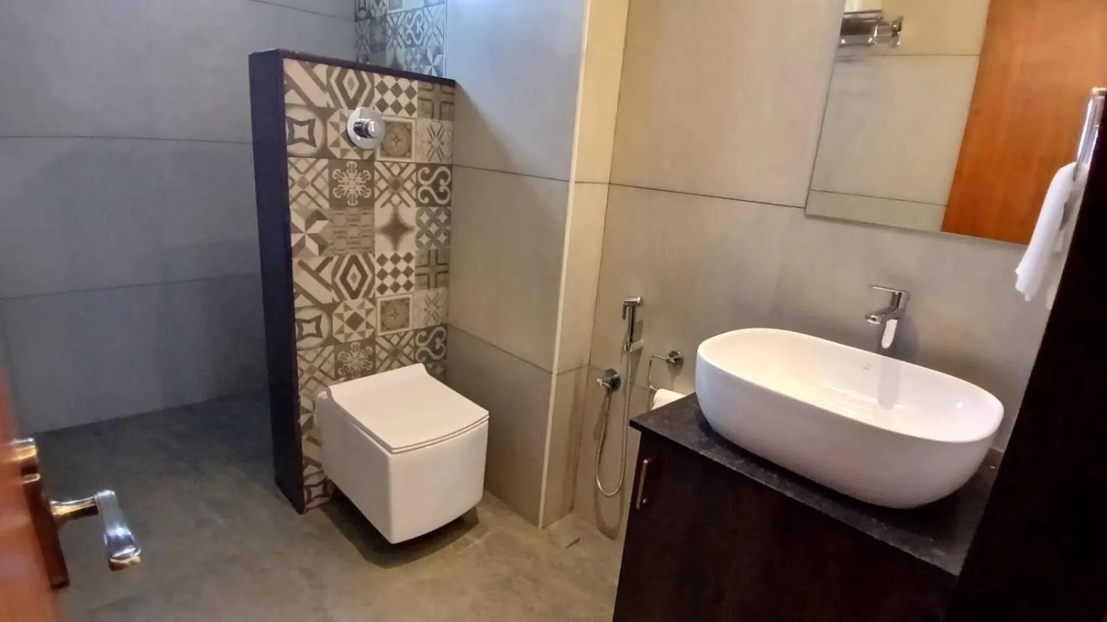 Shower in PPH Living Rajathagiri Palace Premium Rooms