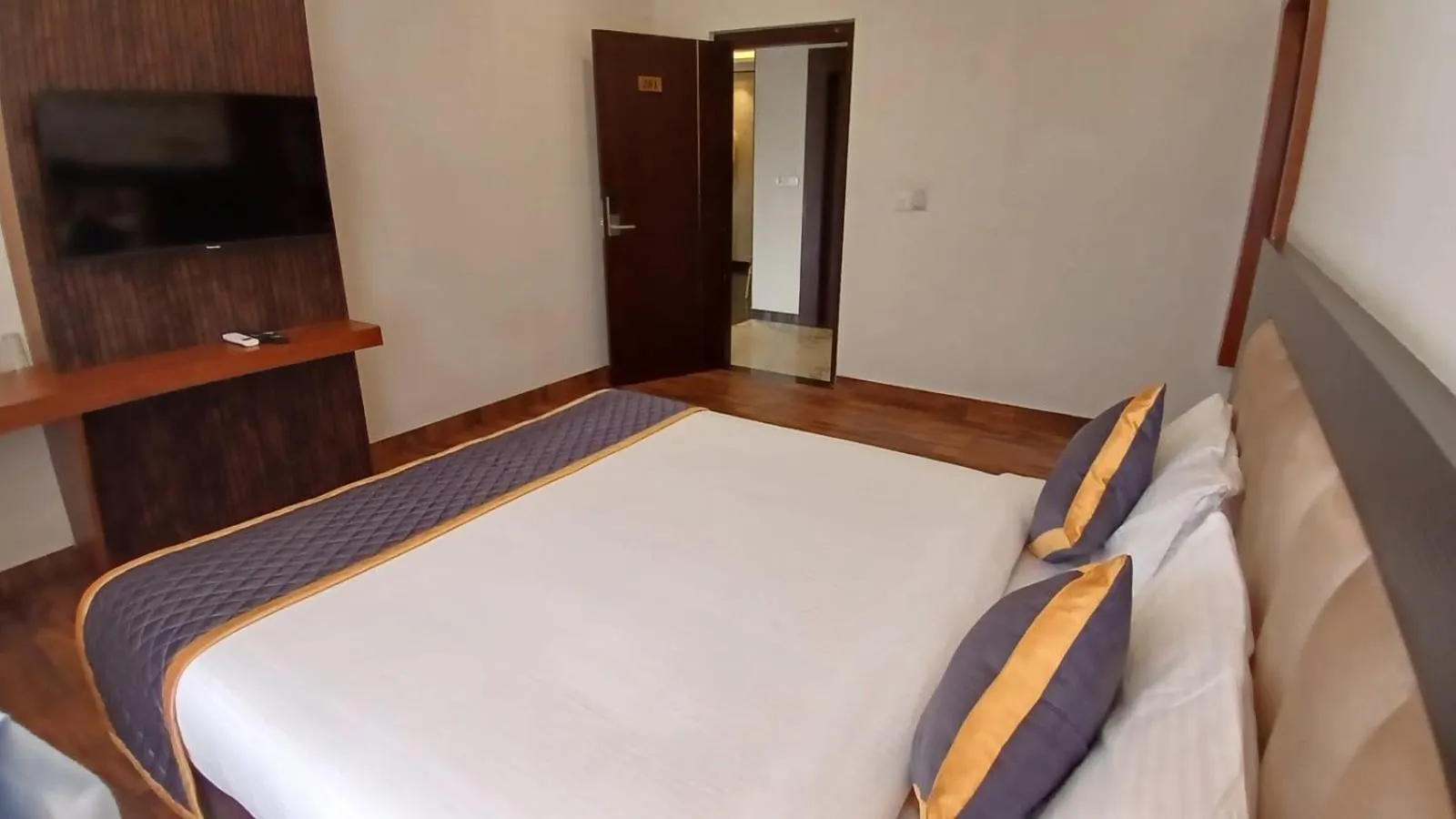 Bed in PPH Living Rajathagiri Palace Premium Rooms