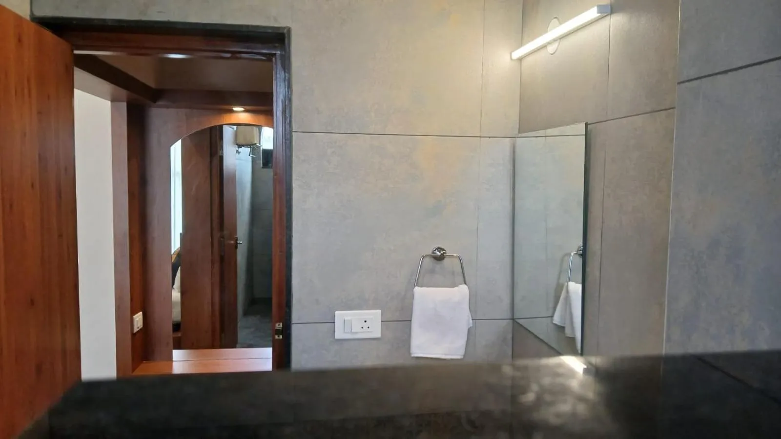 Shower in PPH Living Rajathagiri Palace Premium Rooms