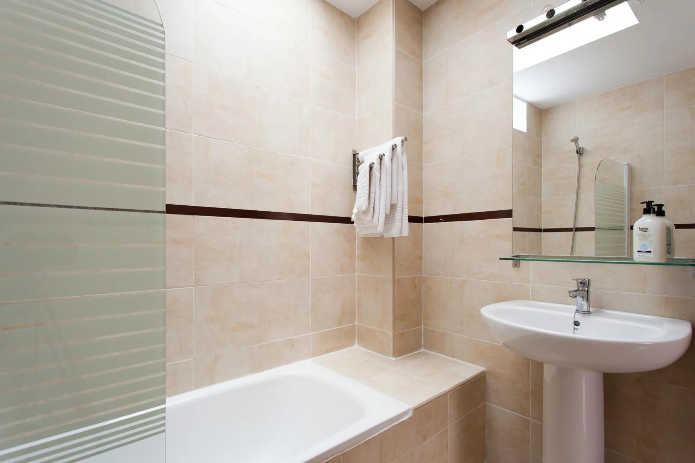 Bathroom in Apartamentos Diaber San Leandro