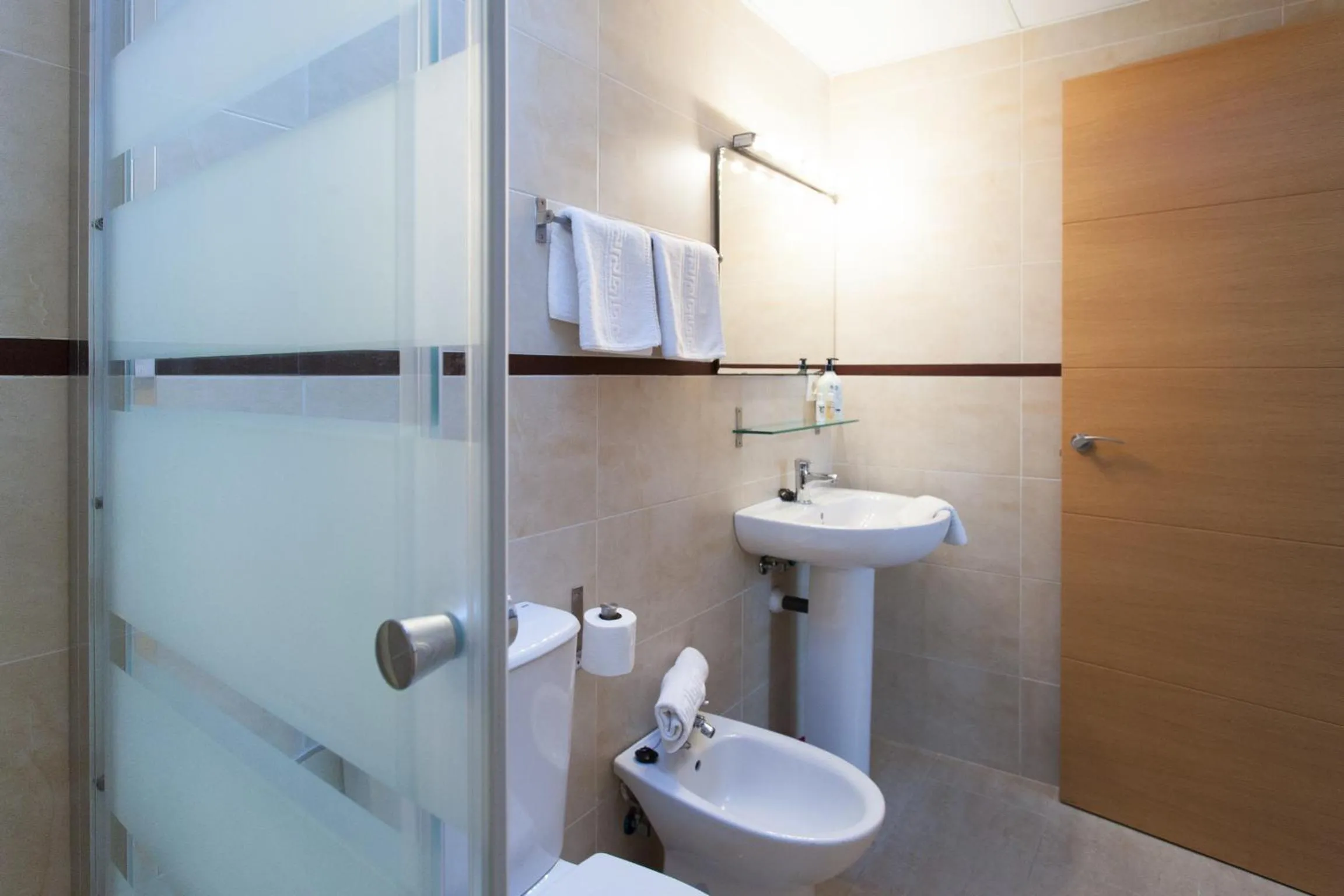 Bathroom in Apartamentos Diaber San Leandro