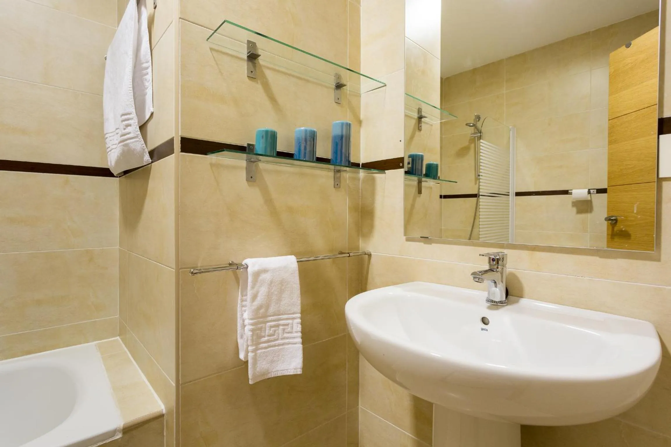 Bathroom in Apartamentos Diaber San Leandro