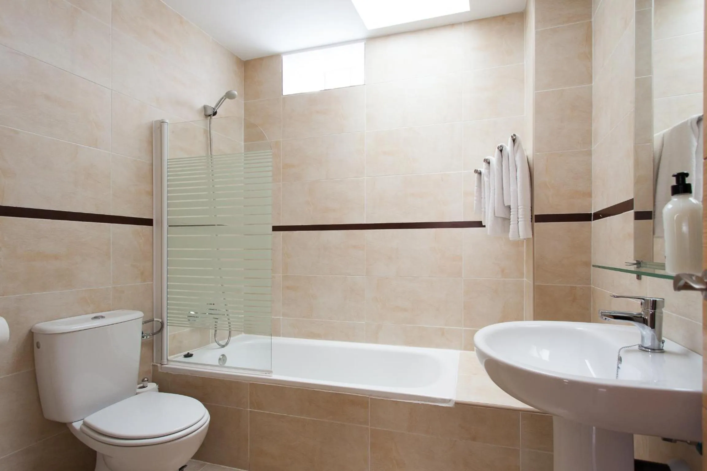 Bathroom in Apartamentos Diaber San Leandro
