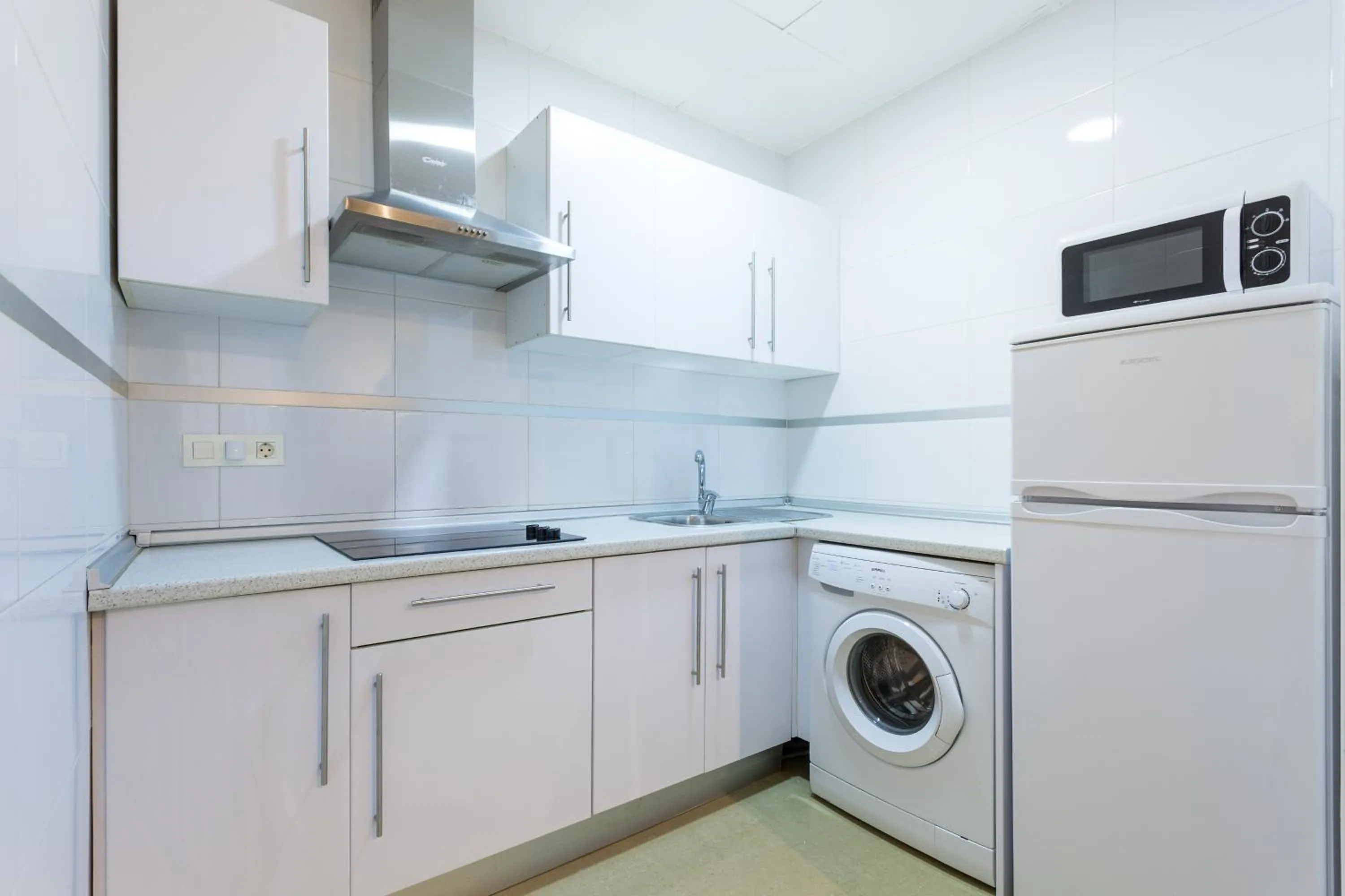 Kitchen or kitchenette in Apartamentos Diaber San Leandro