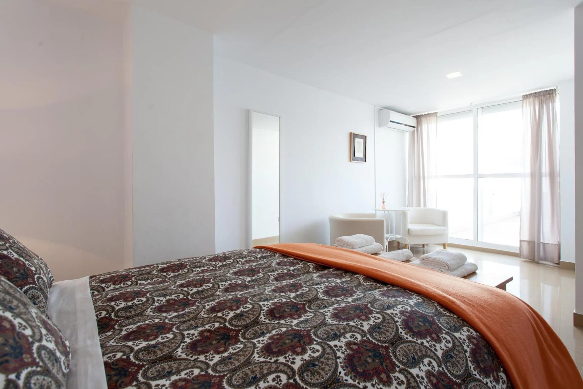 Bedroom, Bed in Apartamentos Diaber San Leandro
