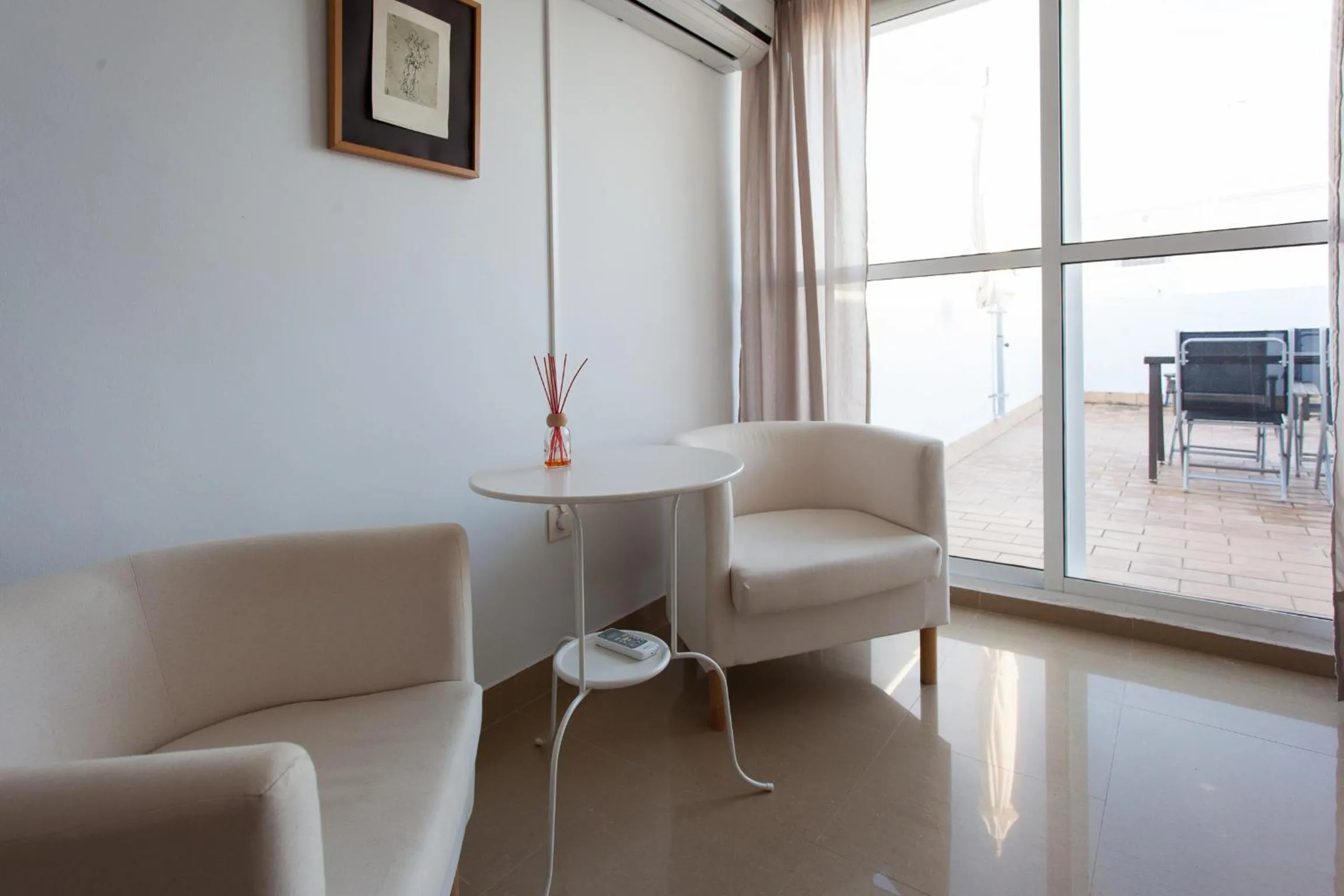 Photo of the whole room in Apartamentos Diaber San Leandro