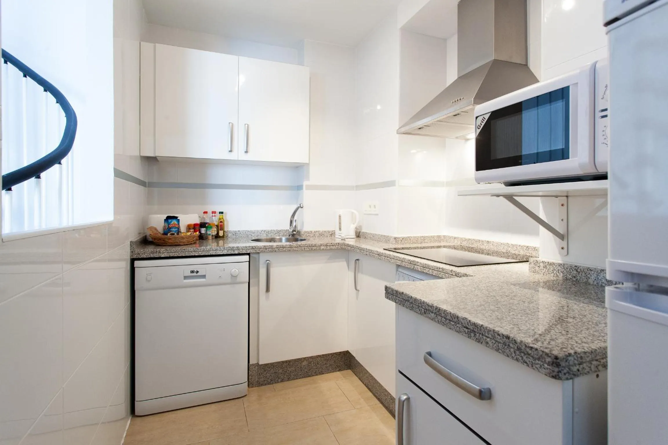 Kitchen or kitchenette in Apartamentos Diaber San Leandro