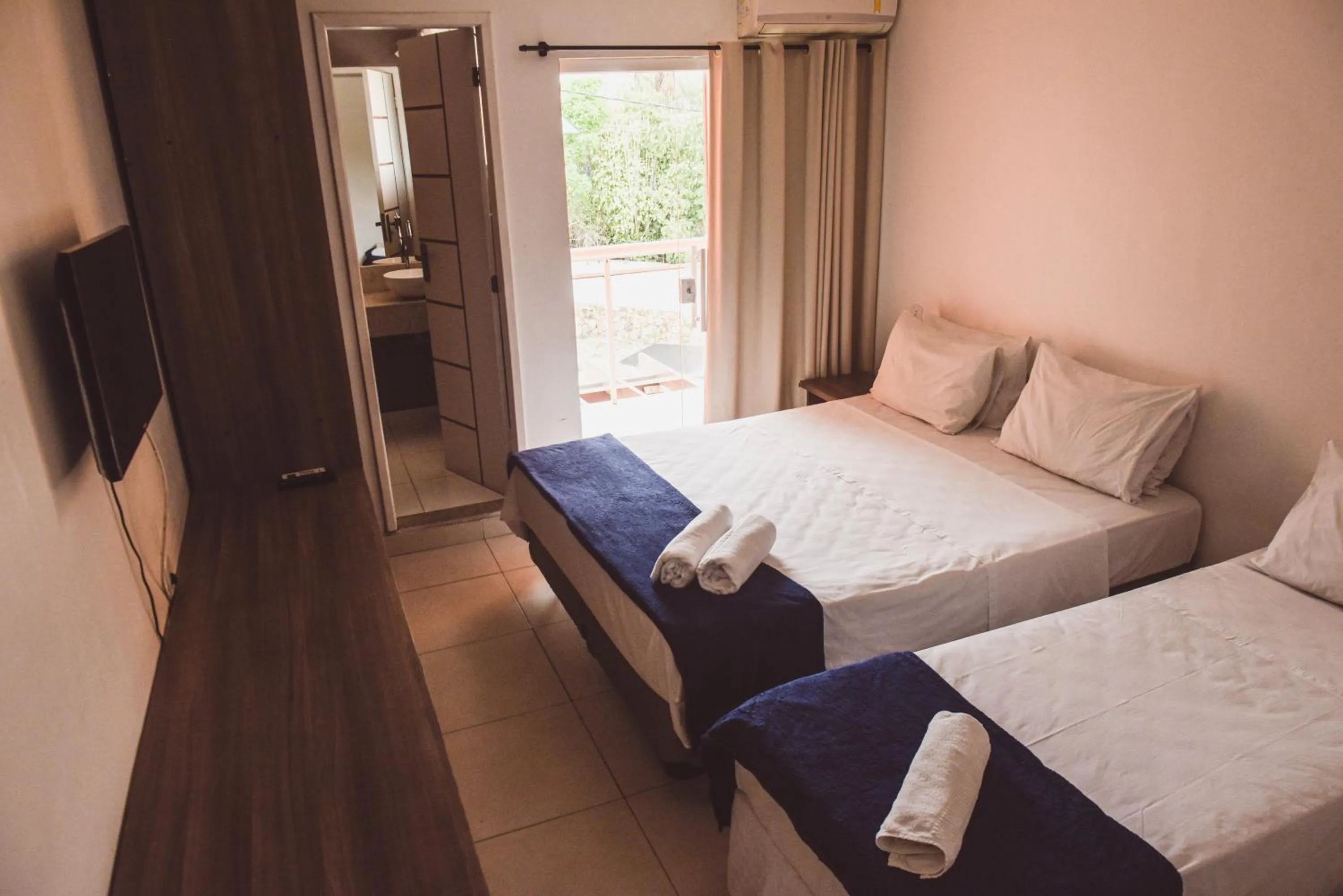 Photo of the whole room, Bed in Pousada Xerxes