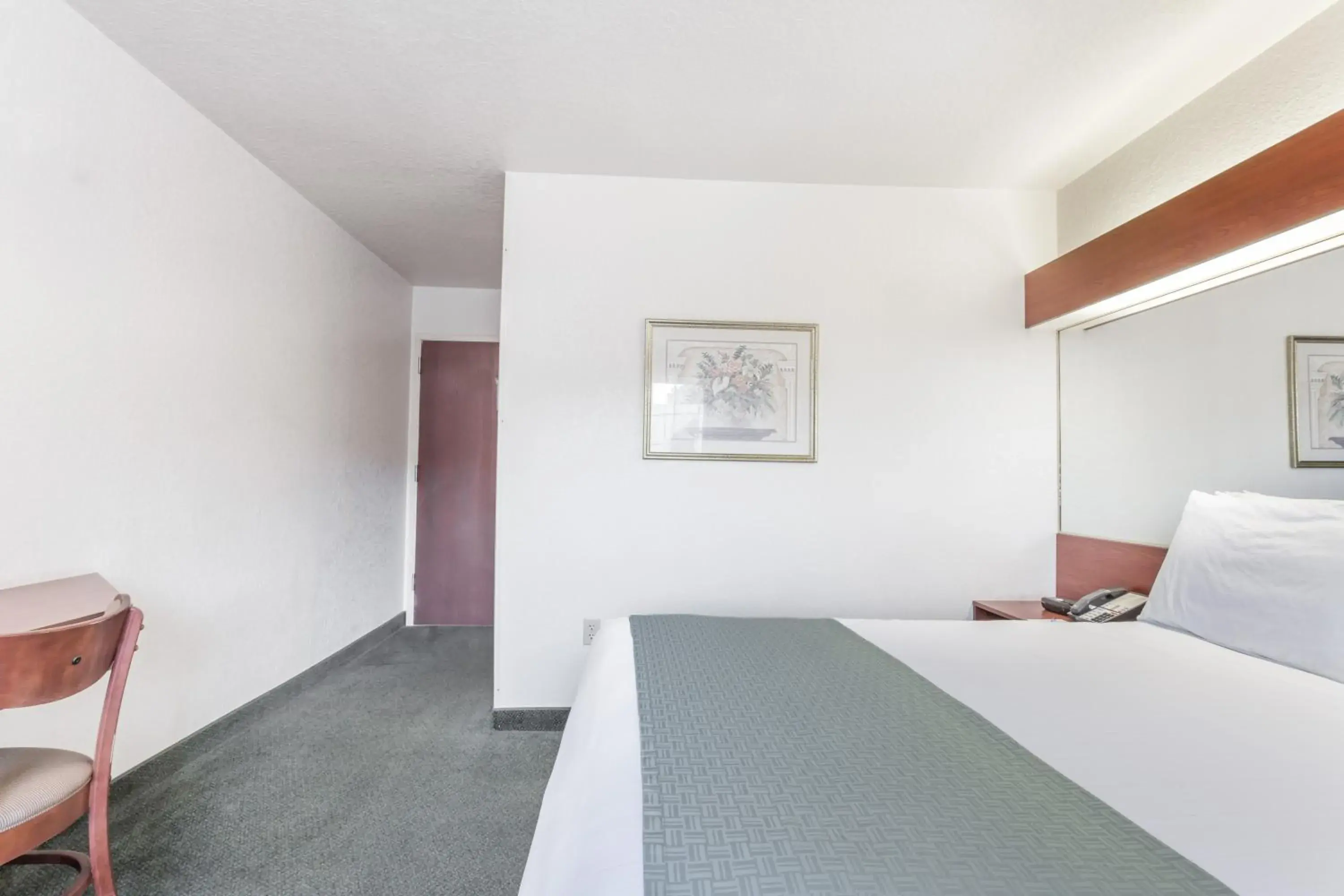 Bed in Microtel Inn & Suites Marianna Bed in Microtel Inn & Suites Marianna