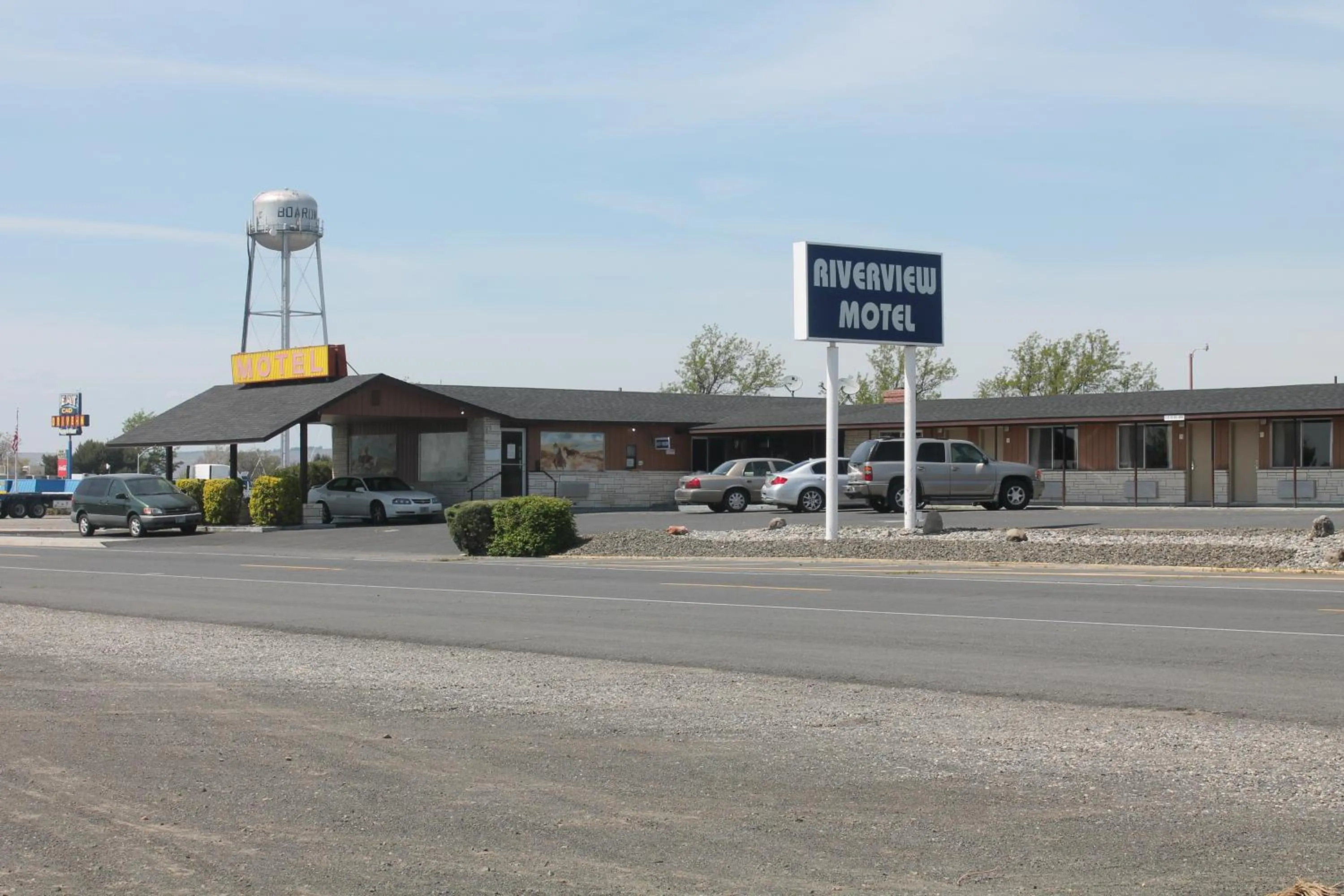 Property building in Americas Best Value Inn Boardman