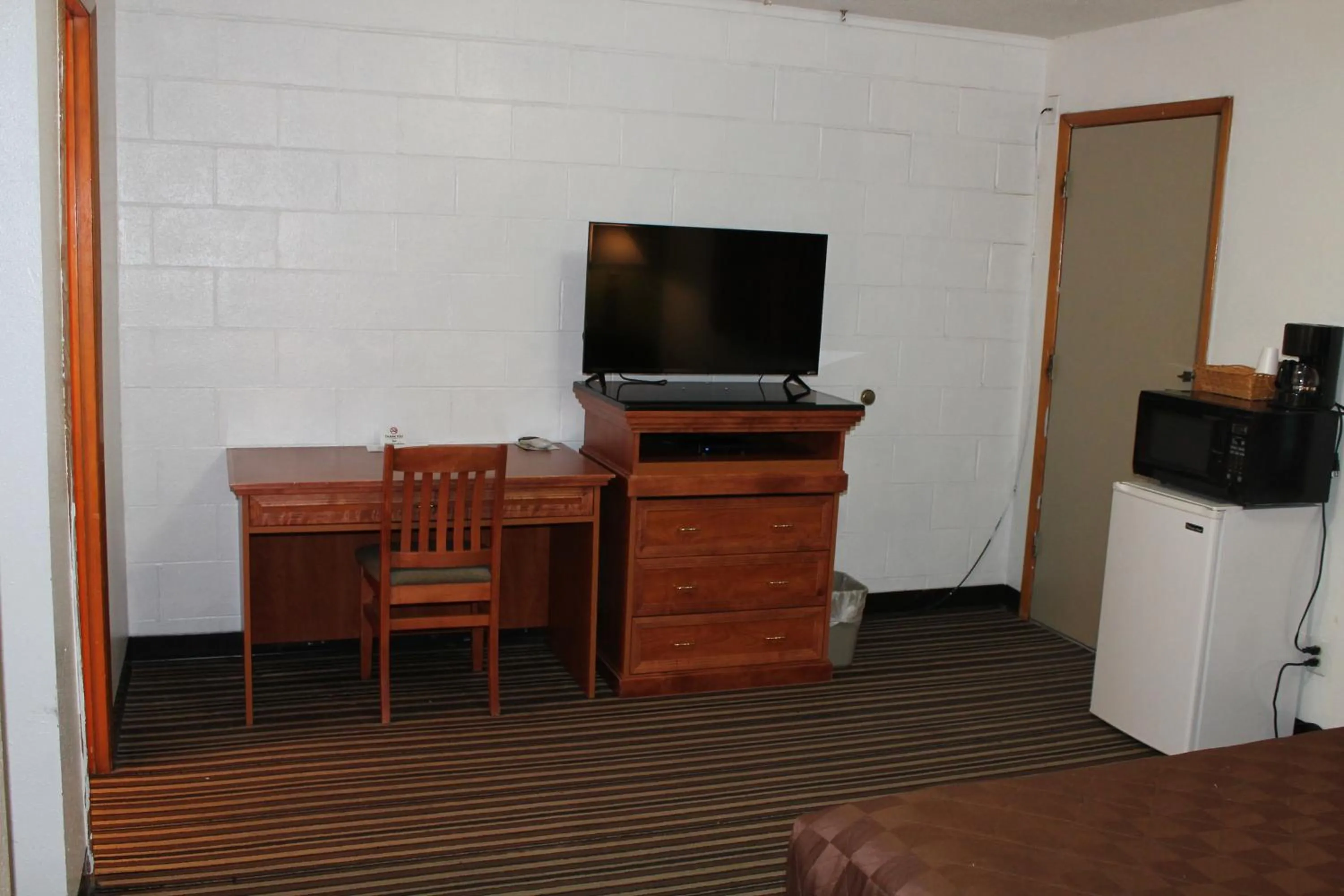 Photo of the whole room in Americas Best Value Inn Boardman