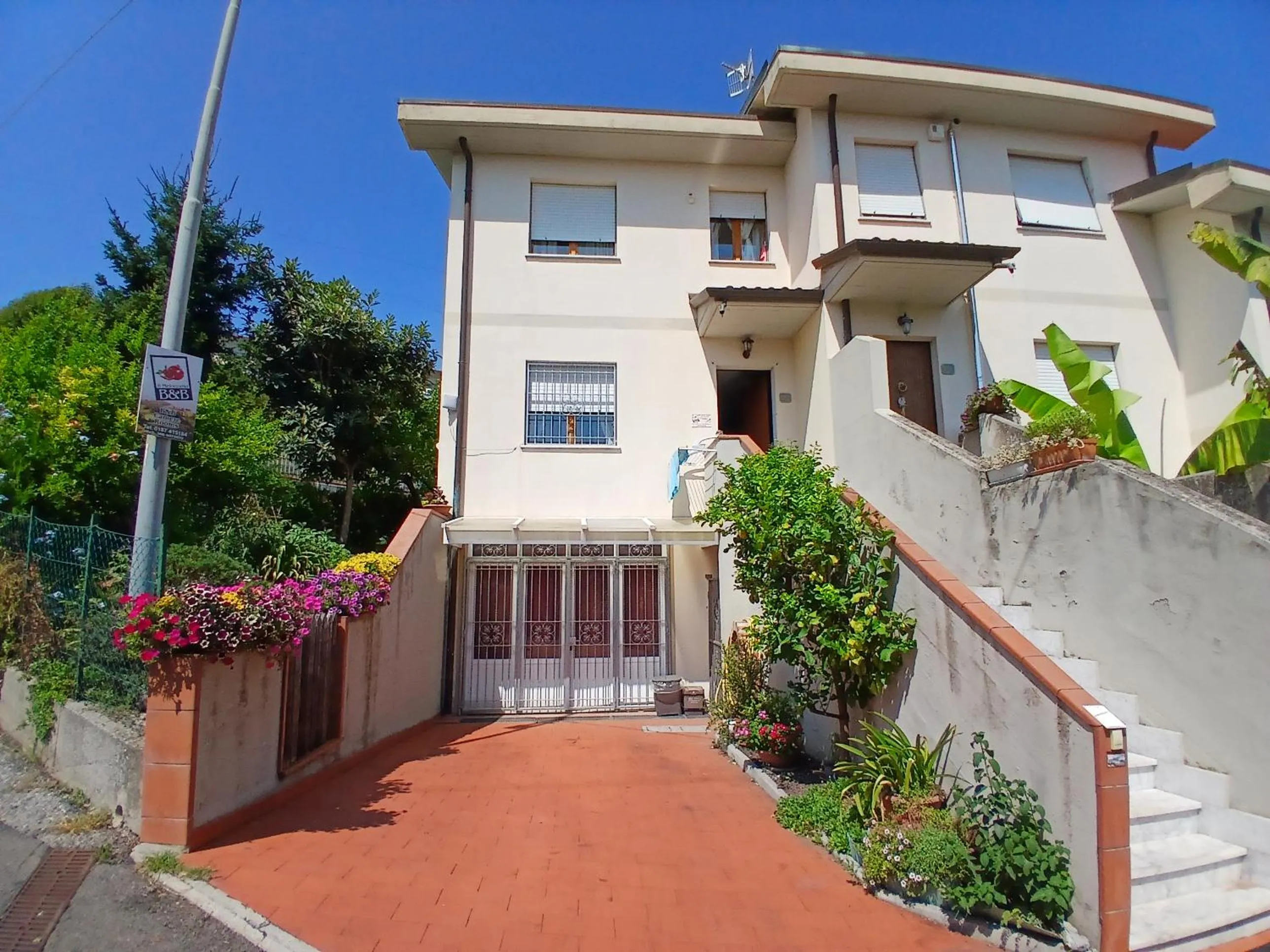 Property building in Il Melograno B&B with private bathrooms