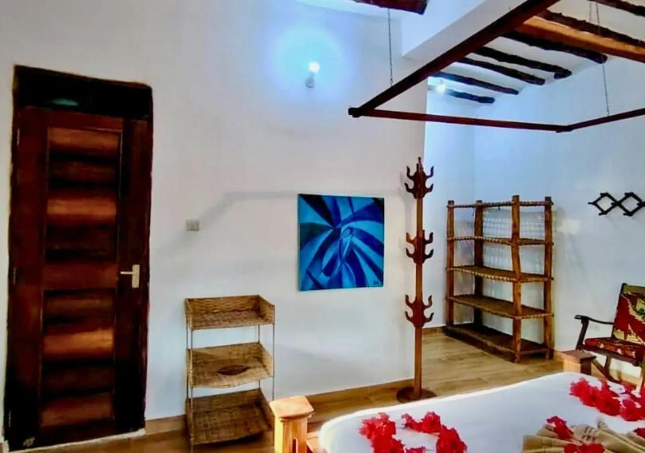 Photo of the whole room, Bed in The Tropinest bungalow