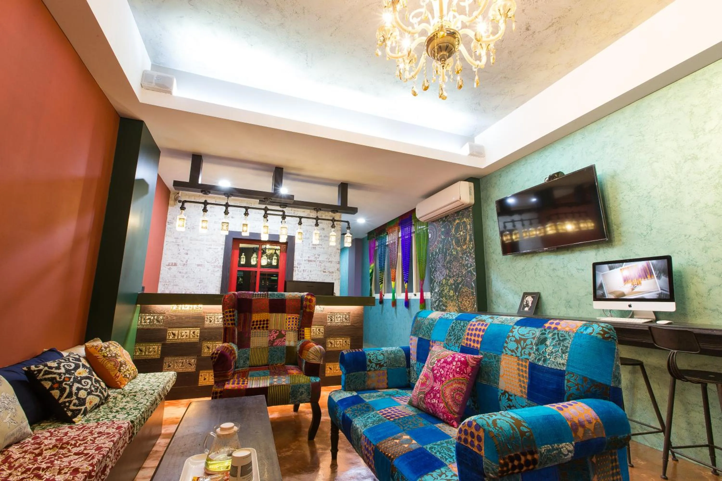 Communal lounge/ TV room in Arch Inn