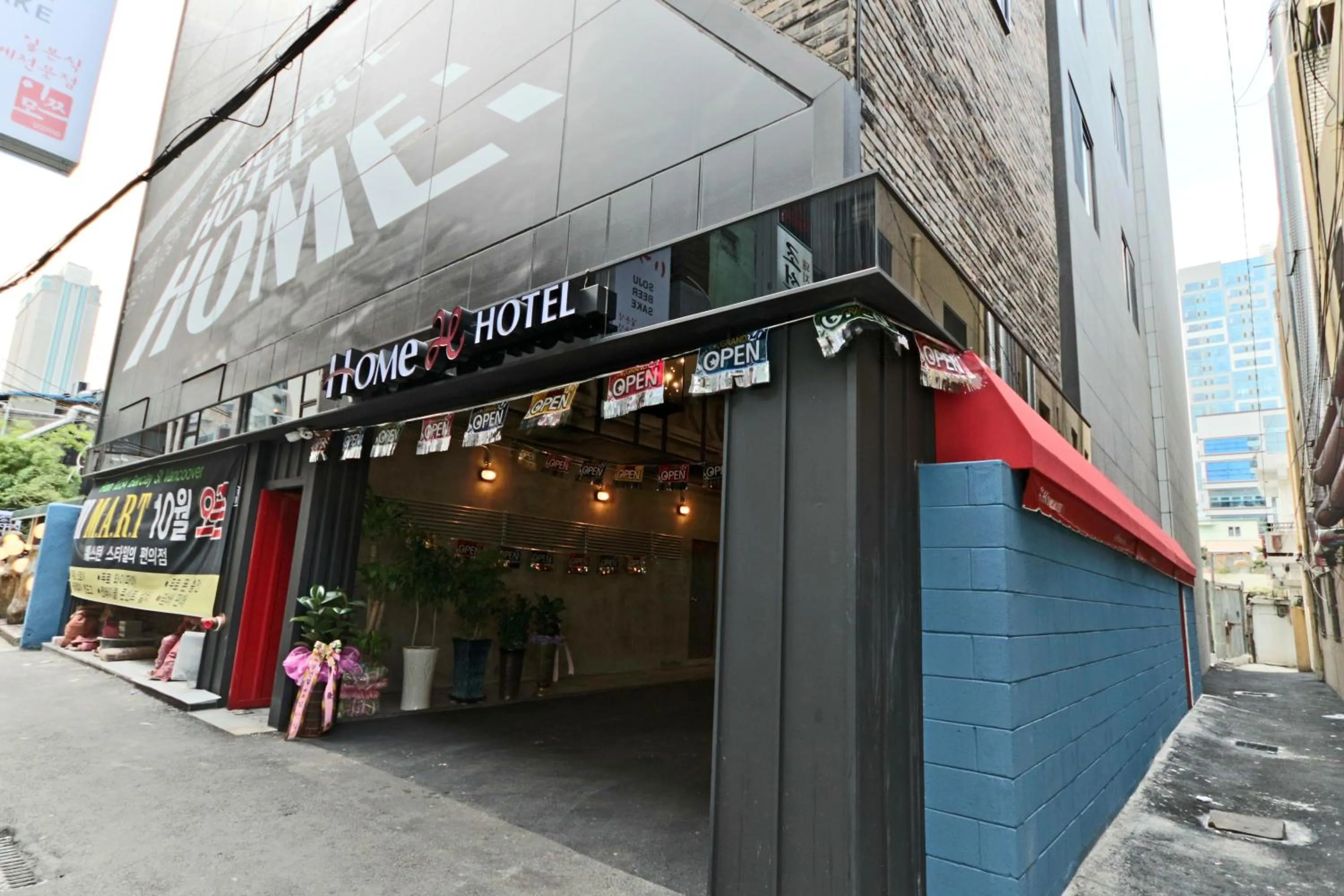 Facade/entrance in Hotel Home