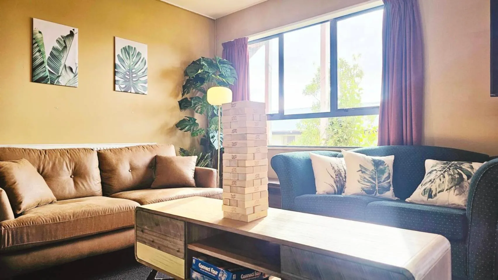 Living room in Wild Kea Lodge Franz Josef