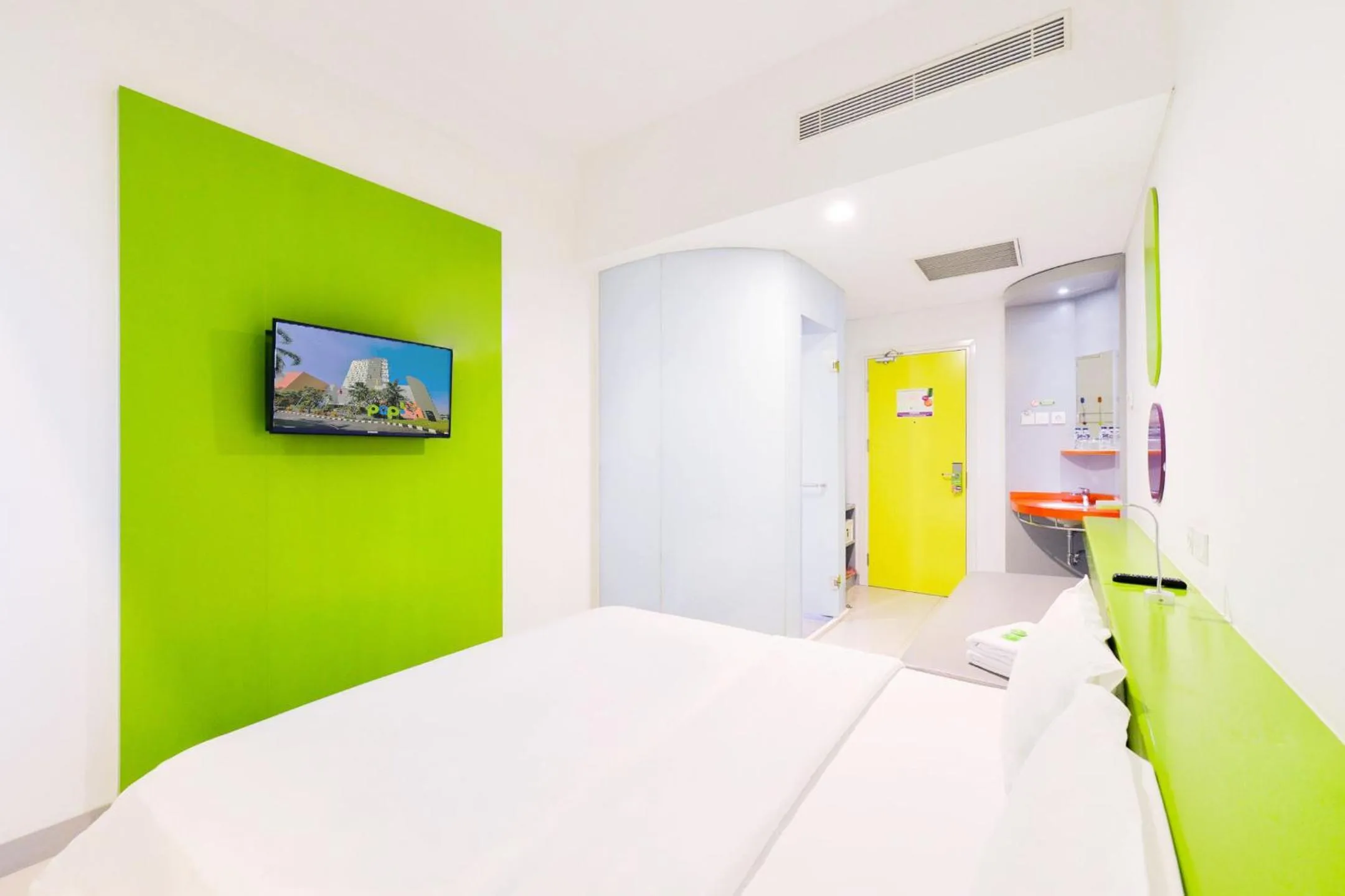 Bedroom, Bed in POP! Hotel Kelapa Gading