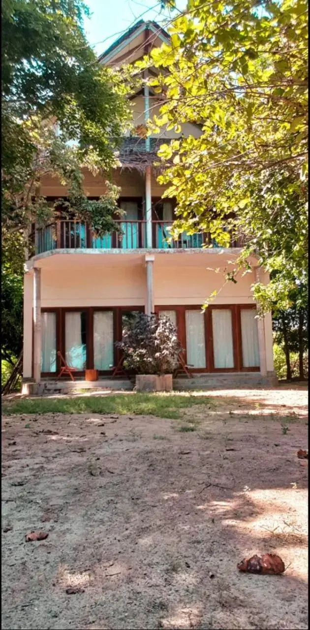 Superior Triple Room with Sea View in Giman Free Beach Resort Pasikuda Superior Triple Room with Sea View in Giman Free Beach Resort Pasikuda