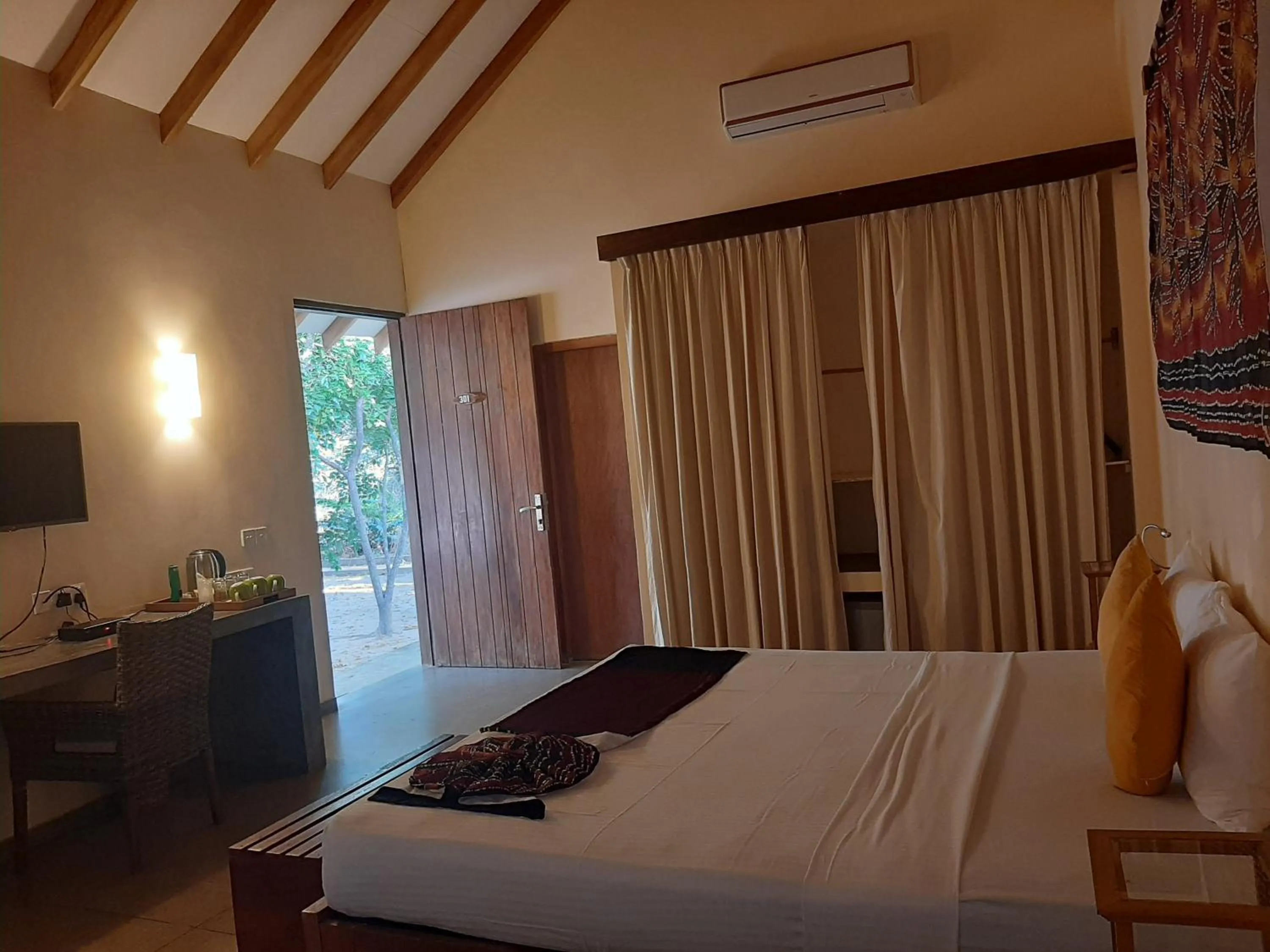 Bed in Giman Free Beach Resort Pasikuda