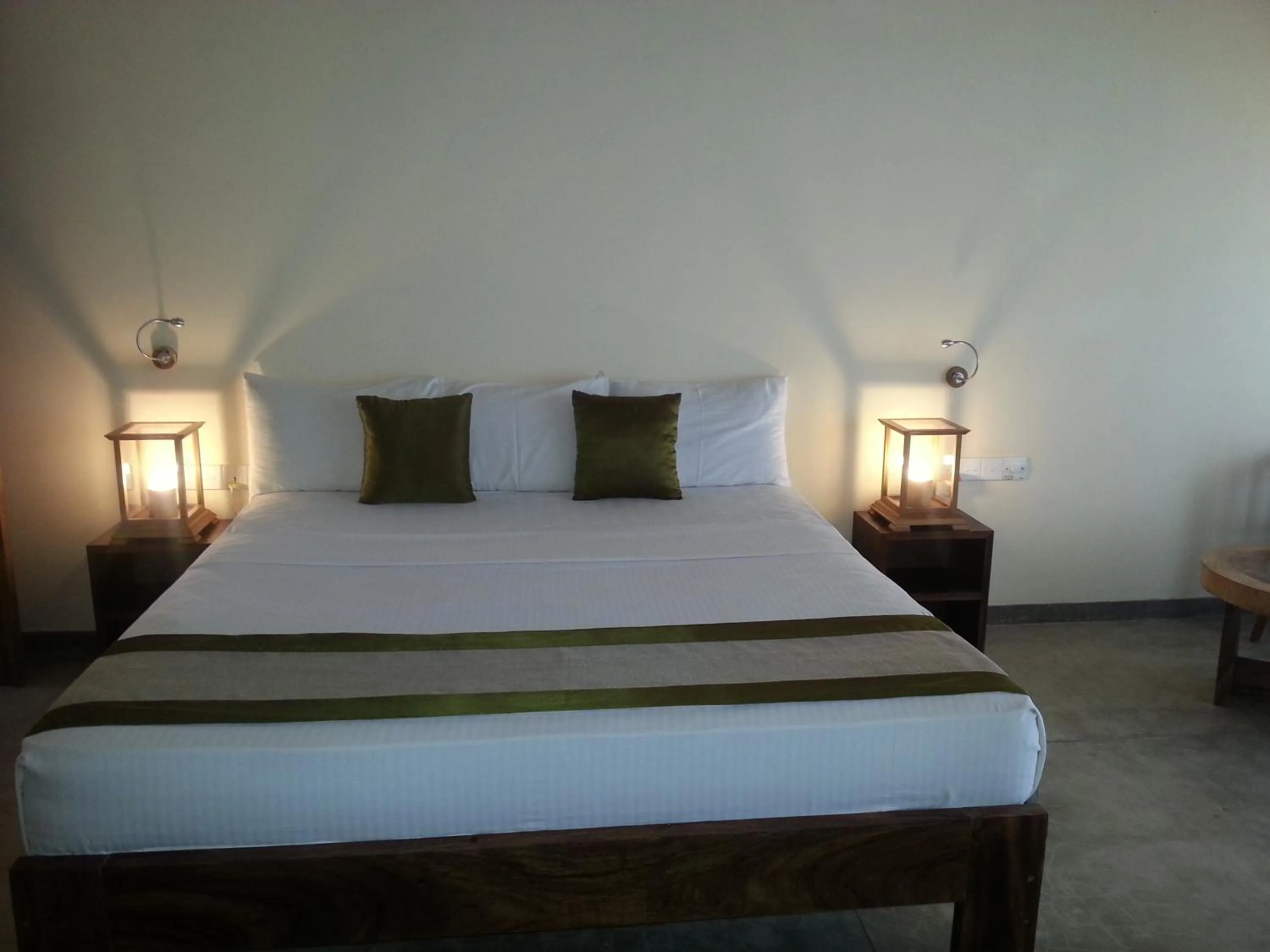 Bed in Giman Free Beach Resort Pasikuda