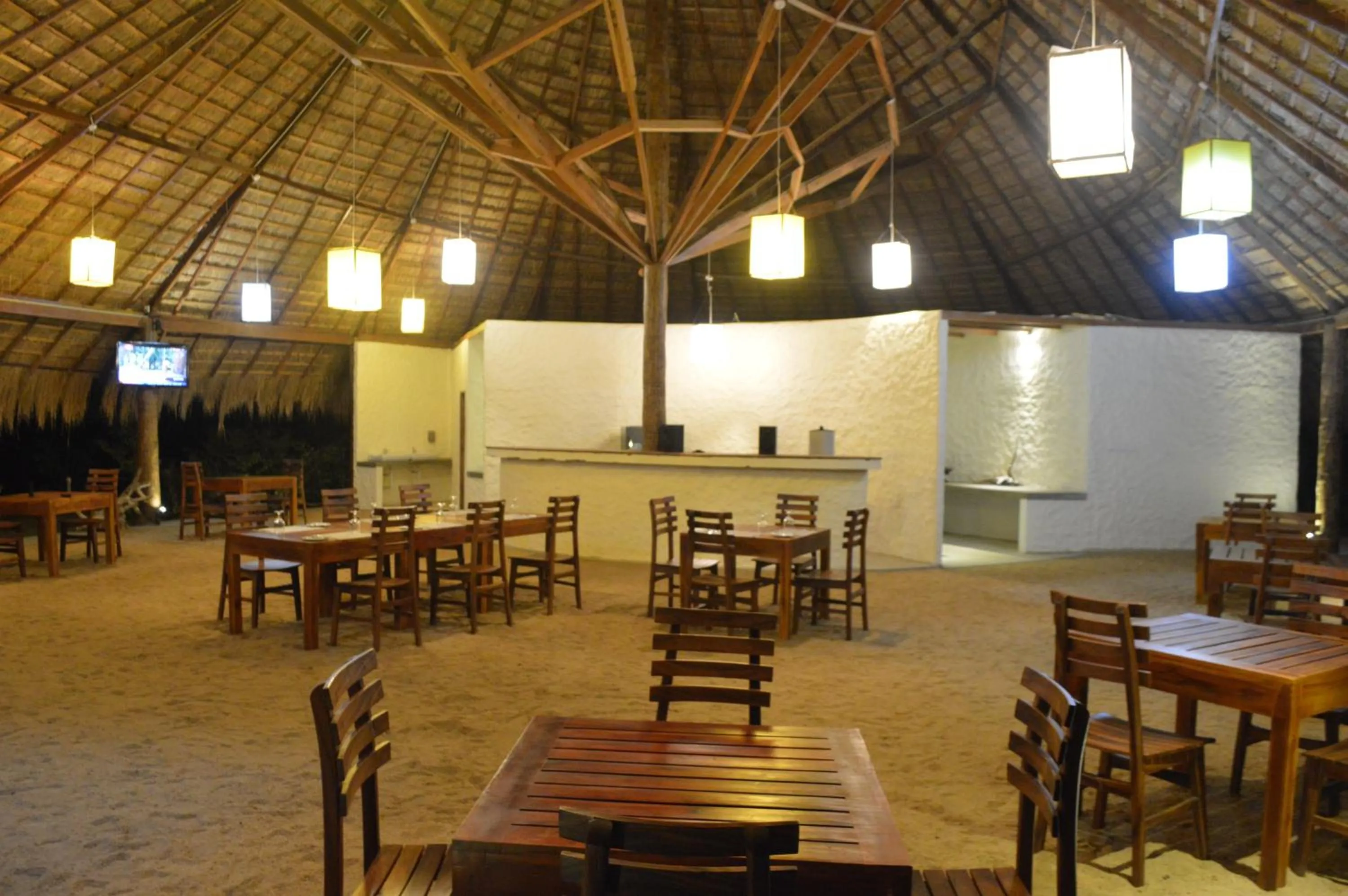 Restaurant/places to eat in Giman Free Beach Resort Pasikuda