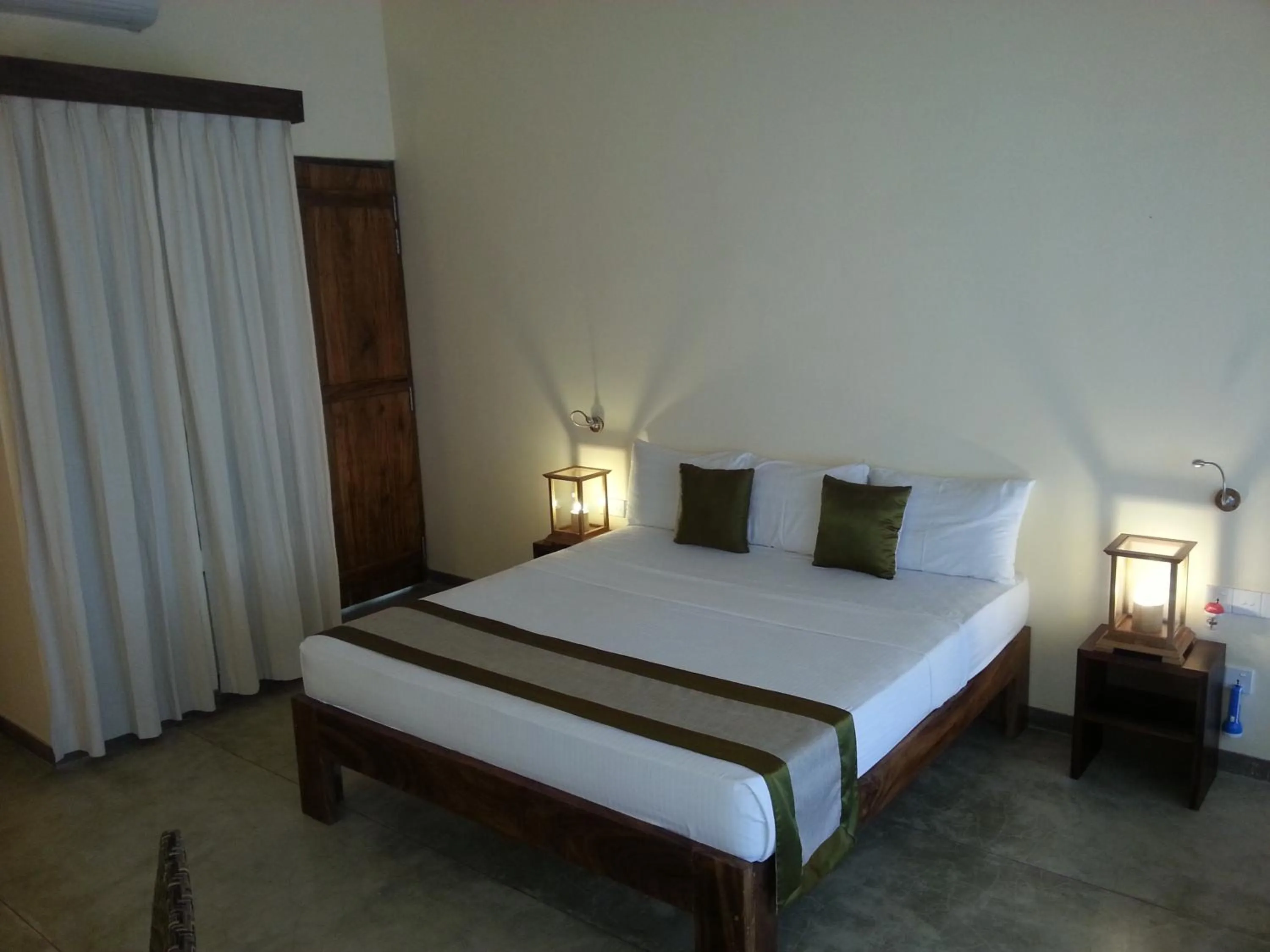 Bed in Giman Free Beach Resort Pasikuda