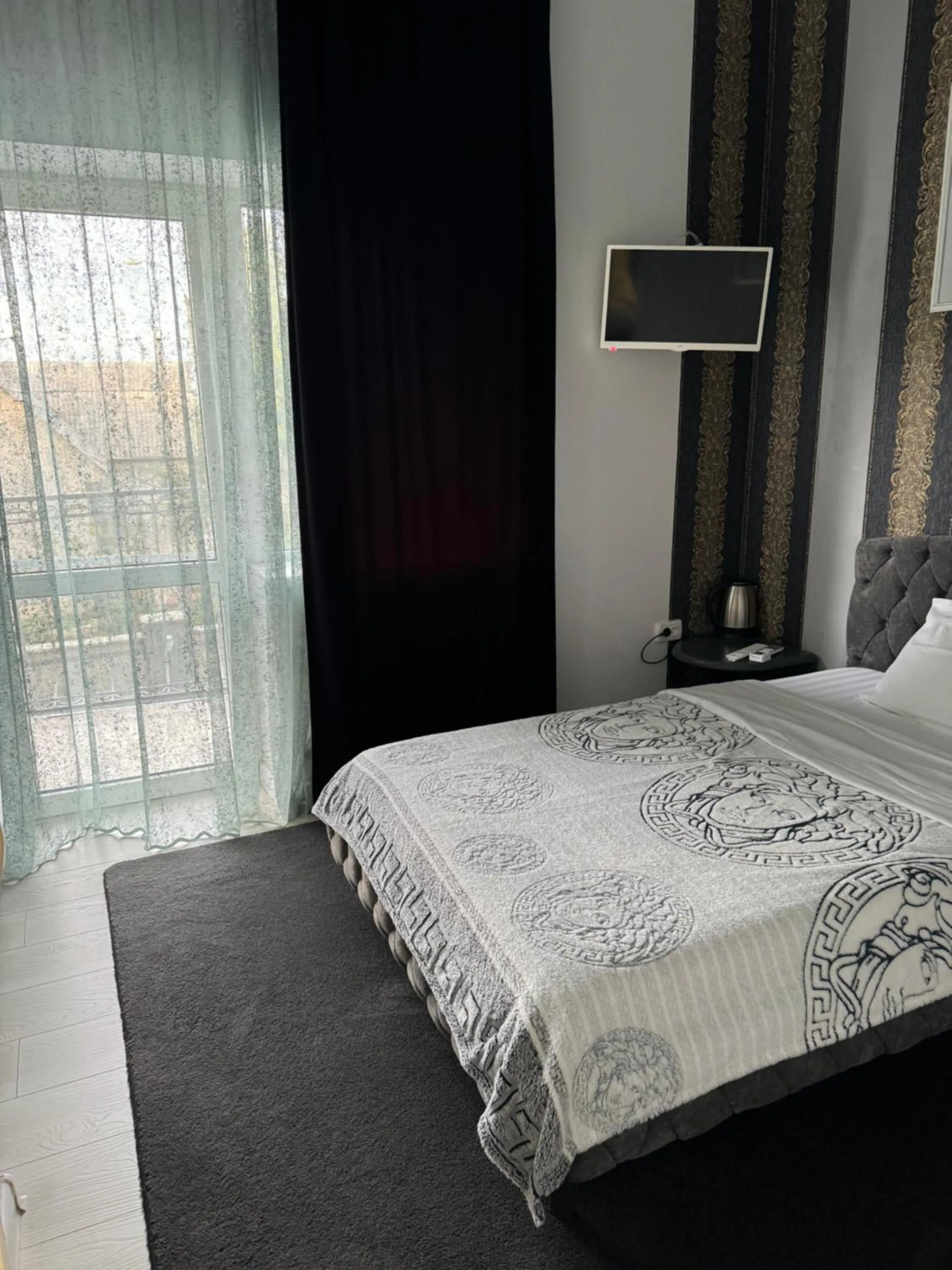 Photo of the whole room in Diamond Hotel