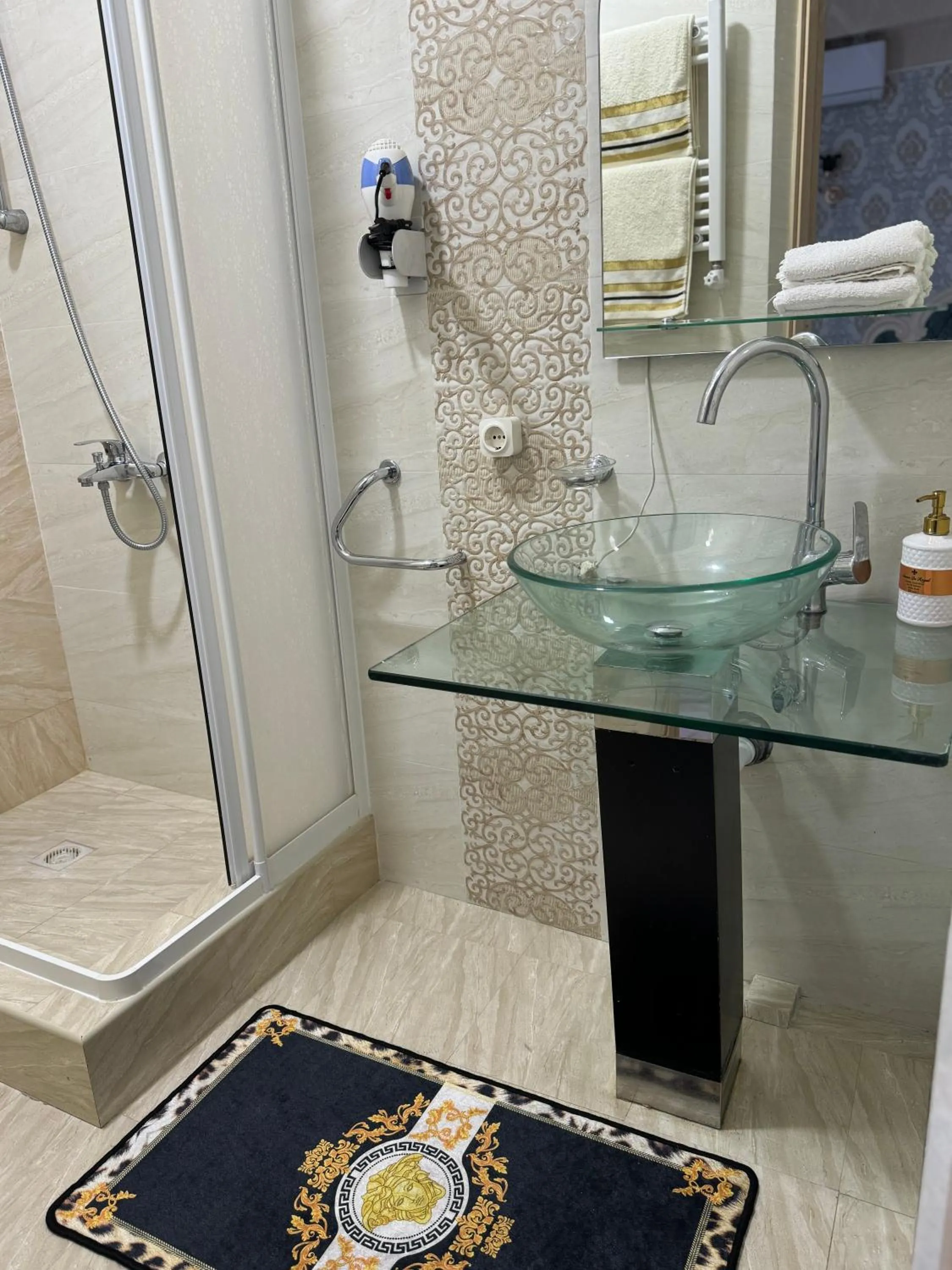 Shower in Diamond Hotel