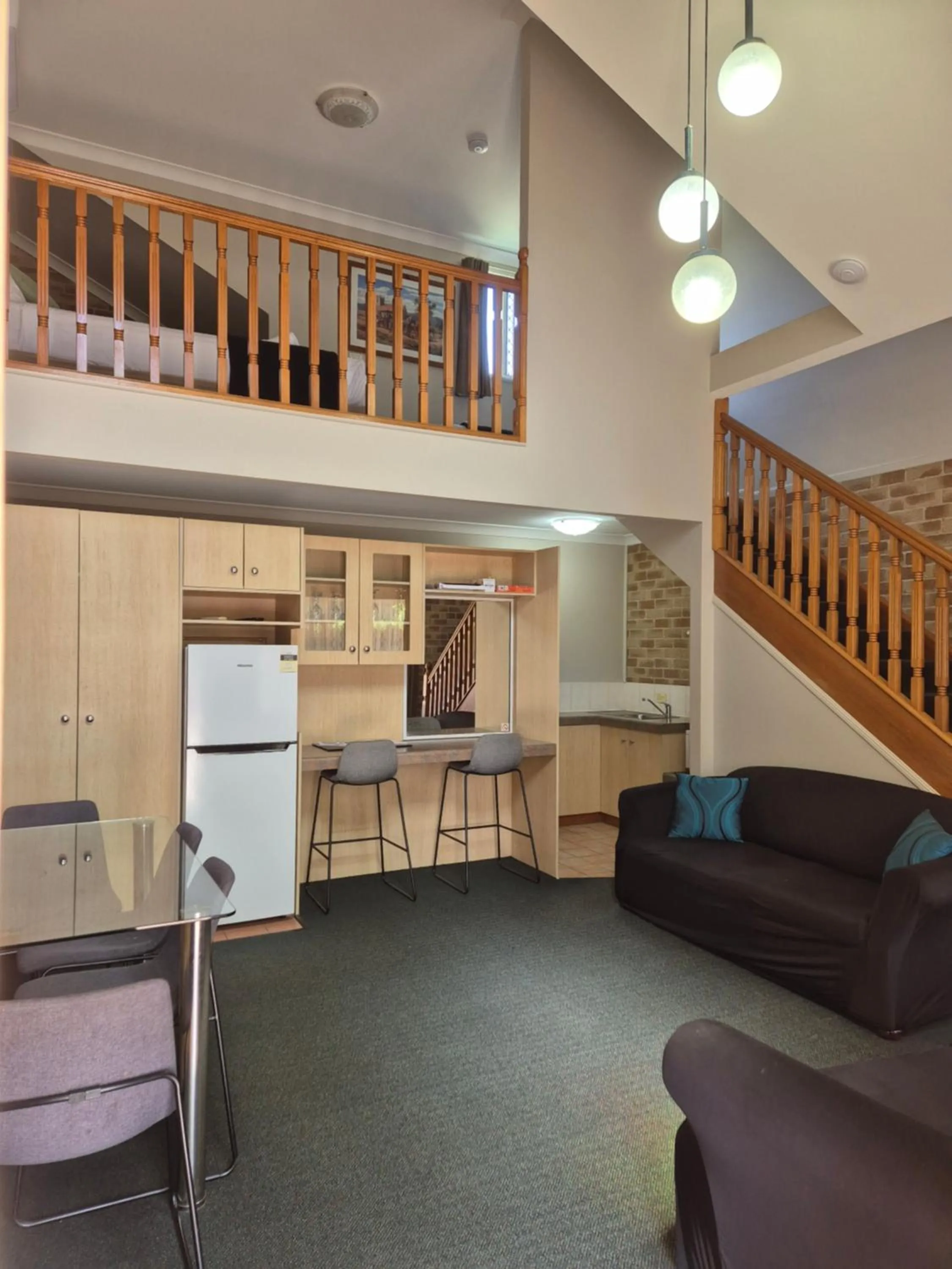 Living room in Country Gardens Motor Inn