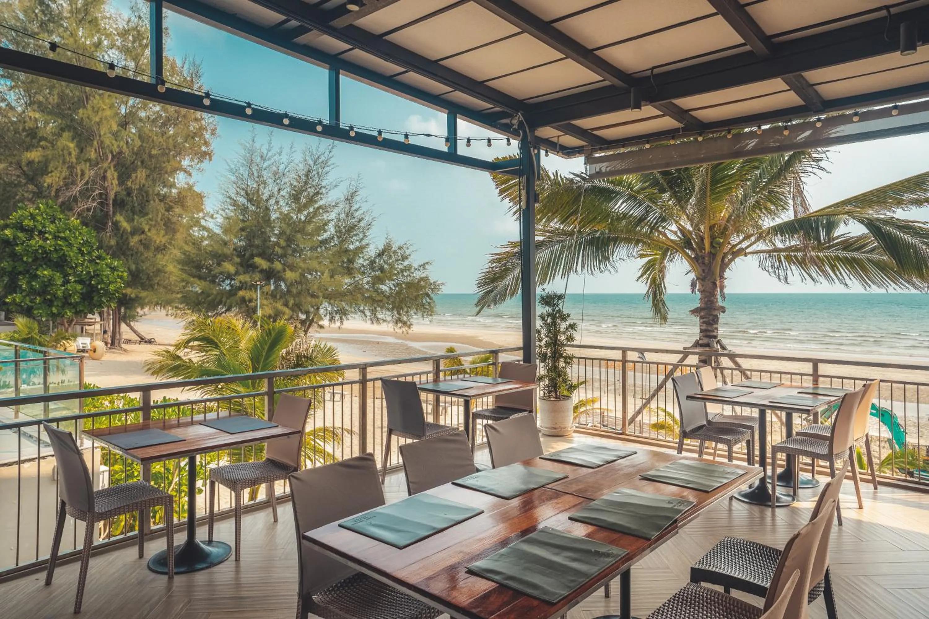 Restaurant/places to eat in Sand Dunes Chaolao Beach Resort