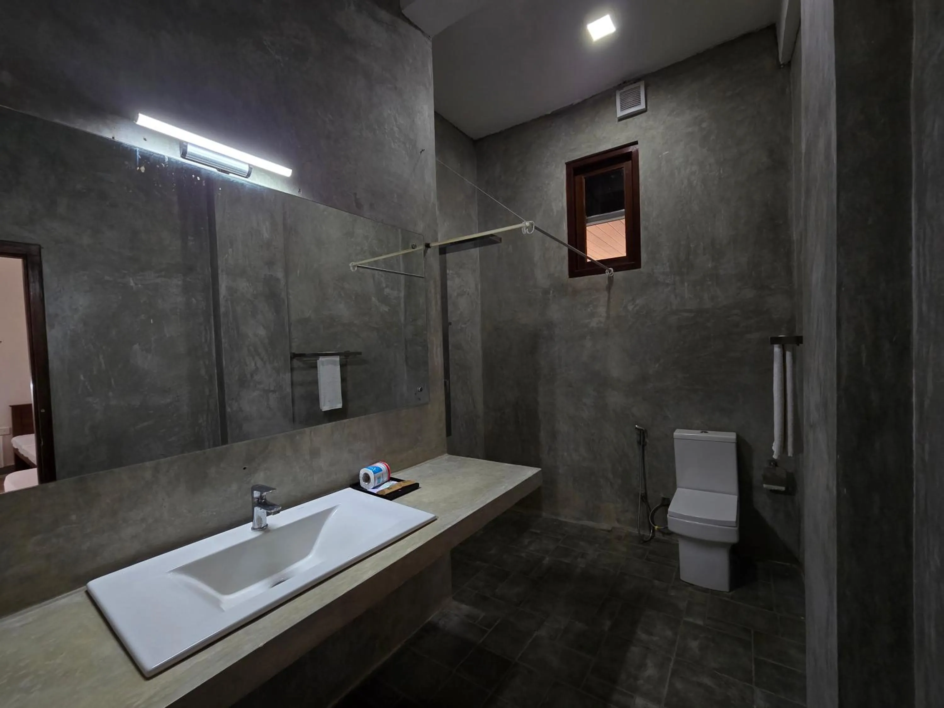 Bathroom in Wilpattu Tree House