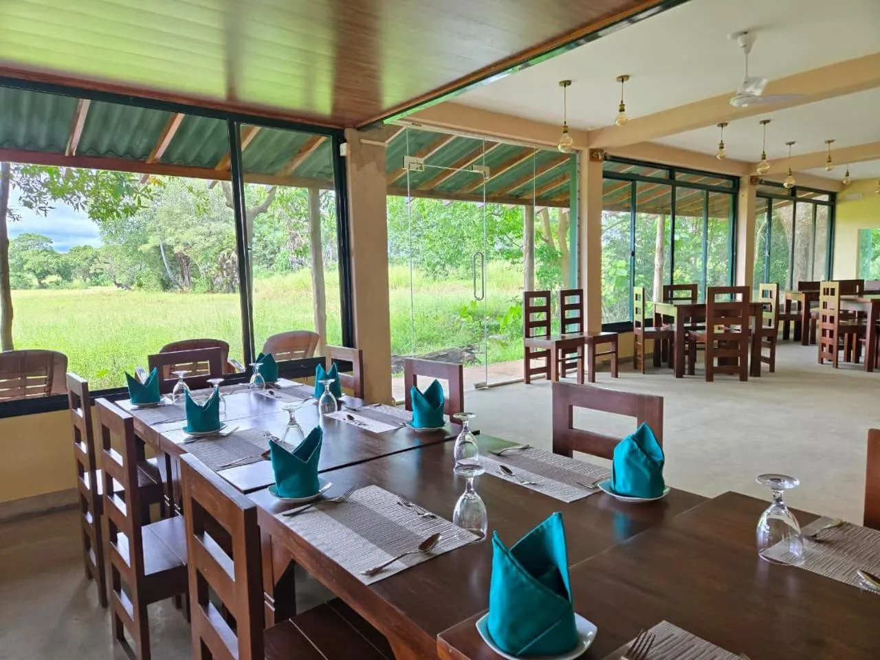 Restaurant/places to eat in Wilpattu Tree House