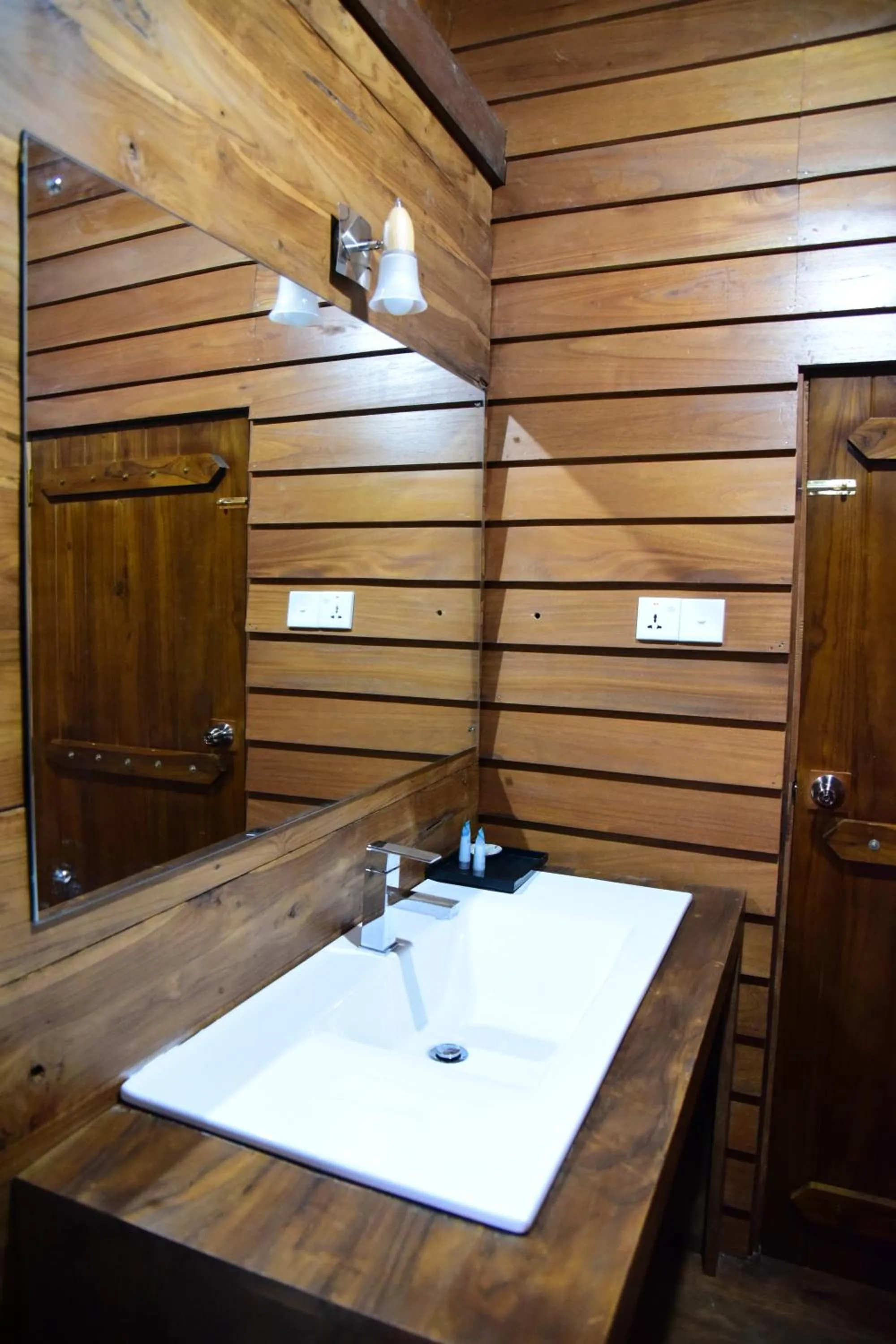 Bathroom in Wilpattu Tree House