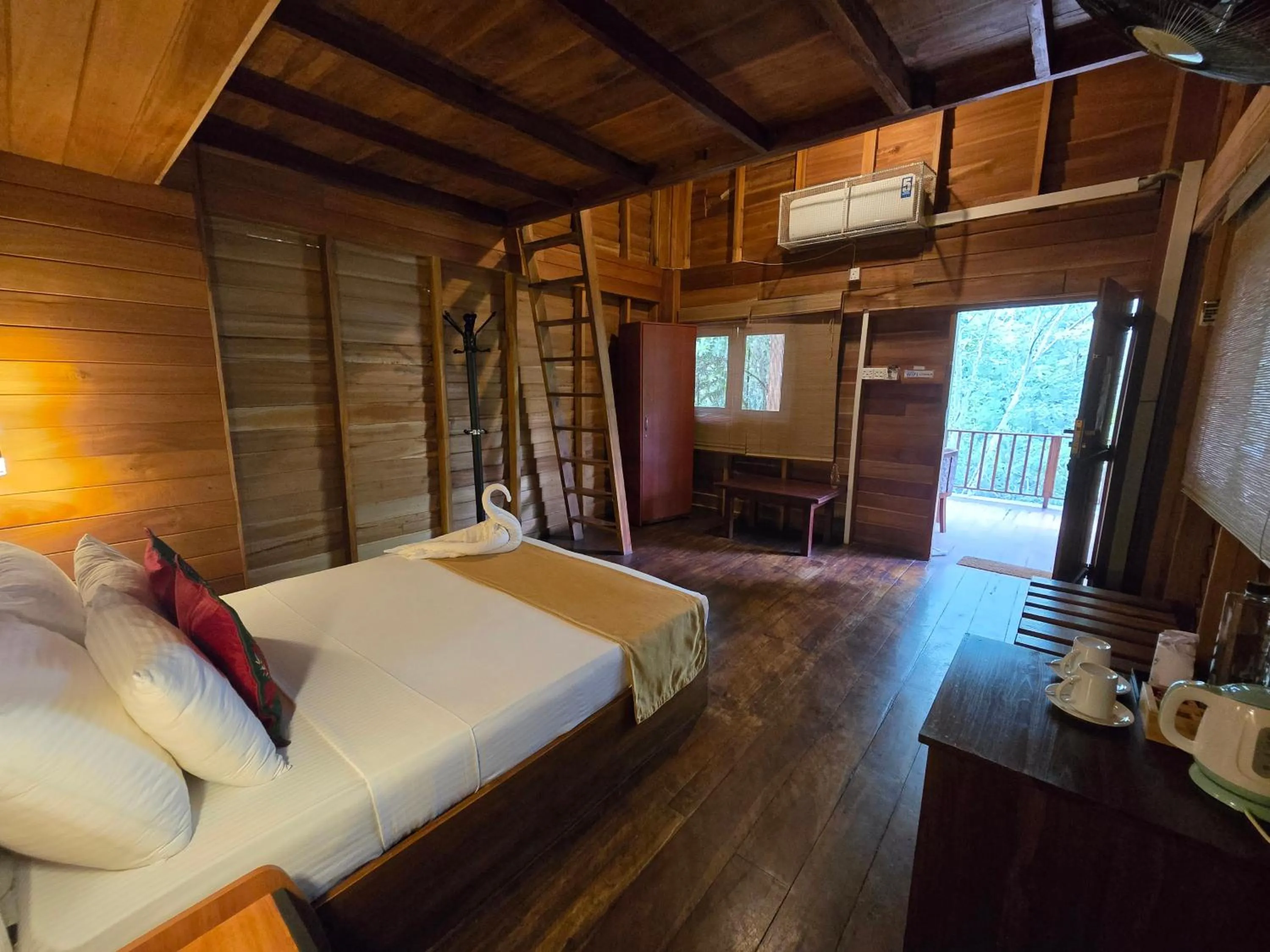 Bedroom, Bed in Wilpattu Tree House